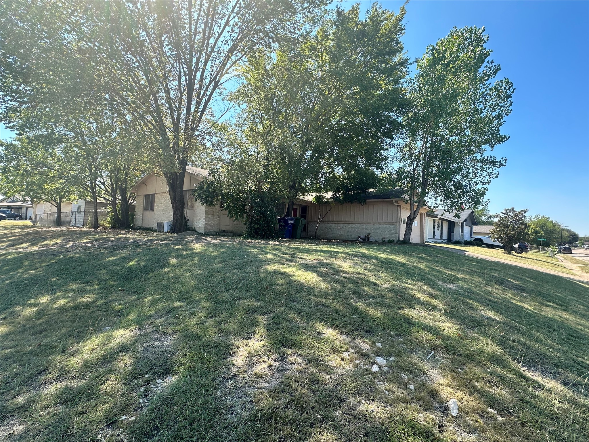 1602 Archery Lane