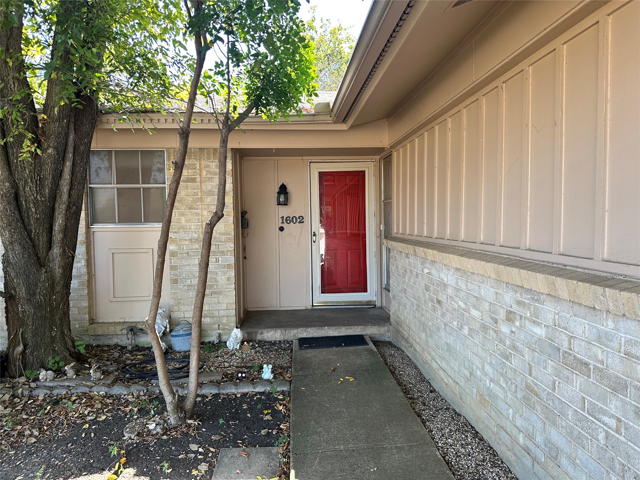 1602 Archery Lane
