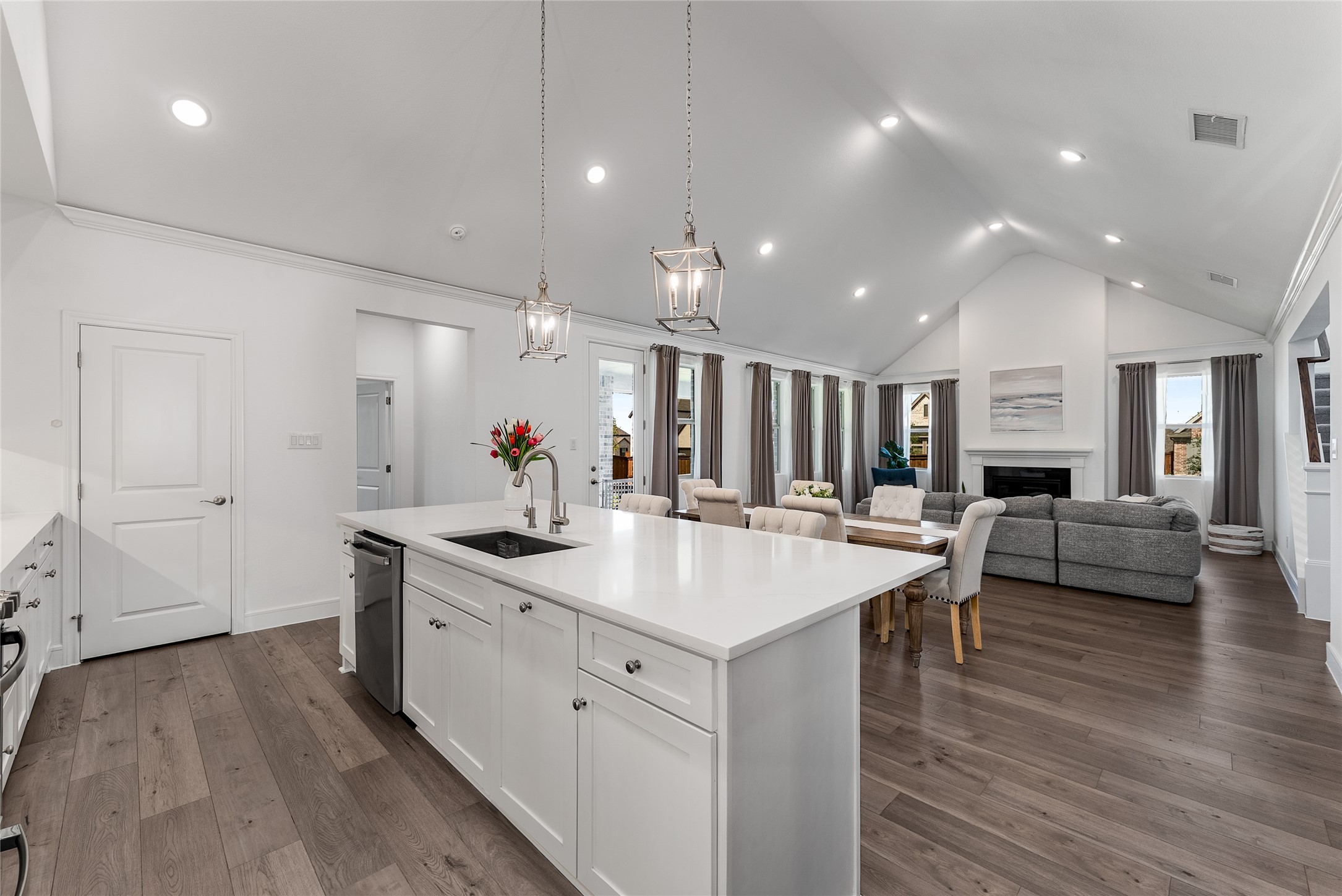 1045 Bleriot Drive