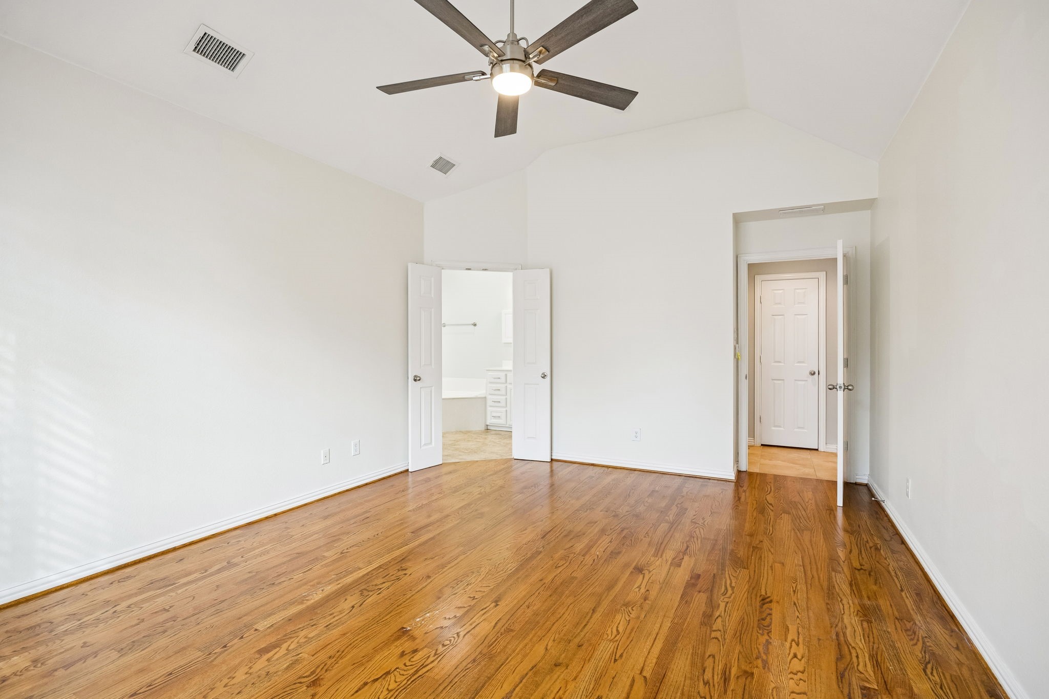 930 Crestmoor Drive