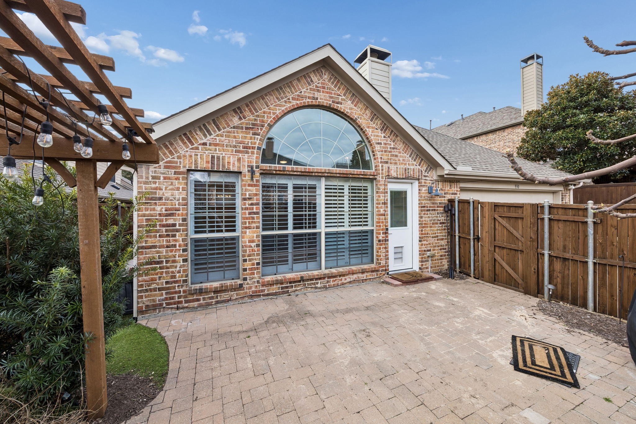 930 Crestmoor Drive
