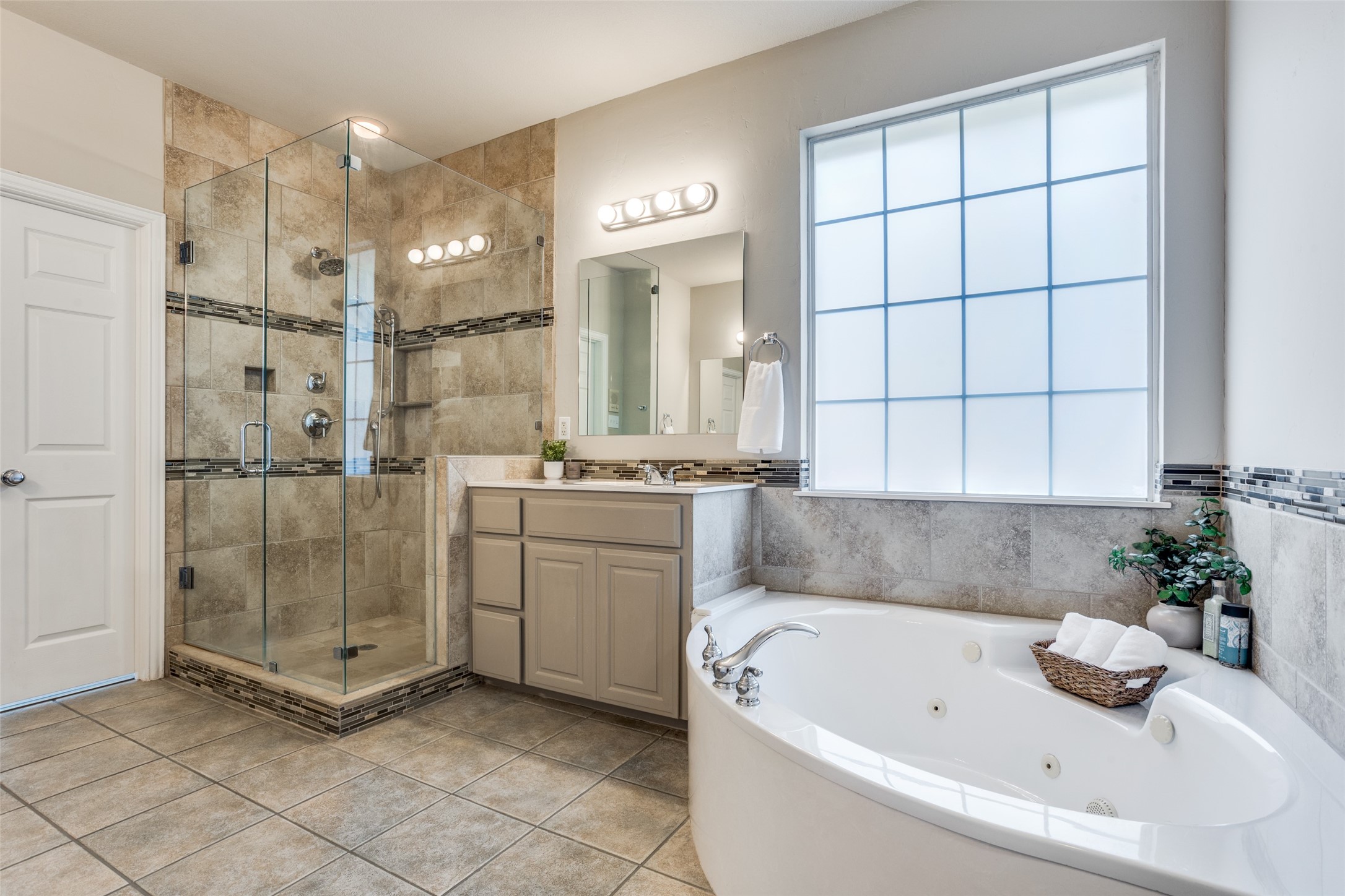2701 Greenview Drive