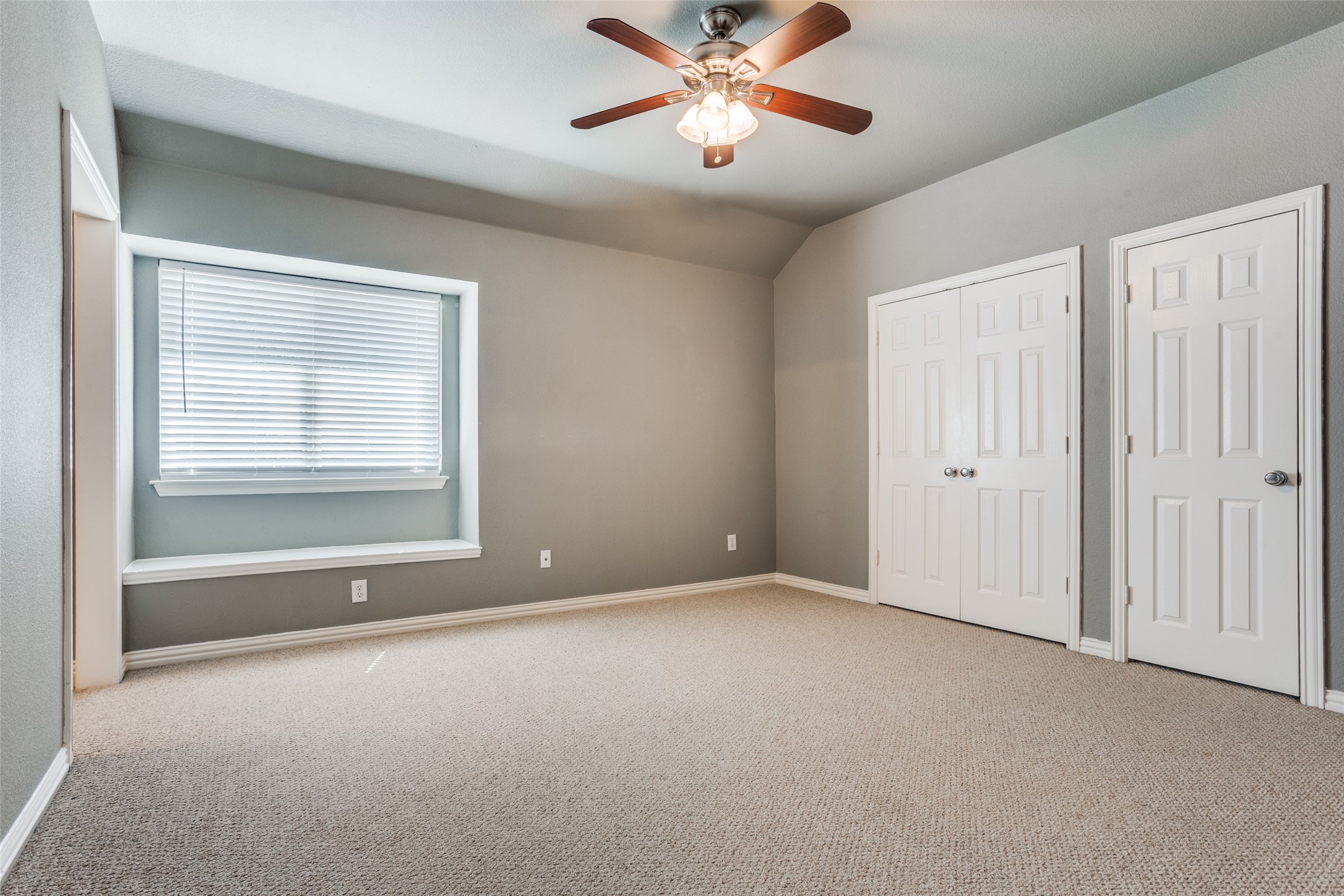 2701 Greenview Drive
