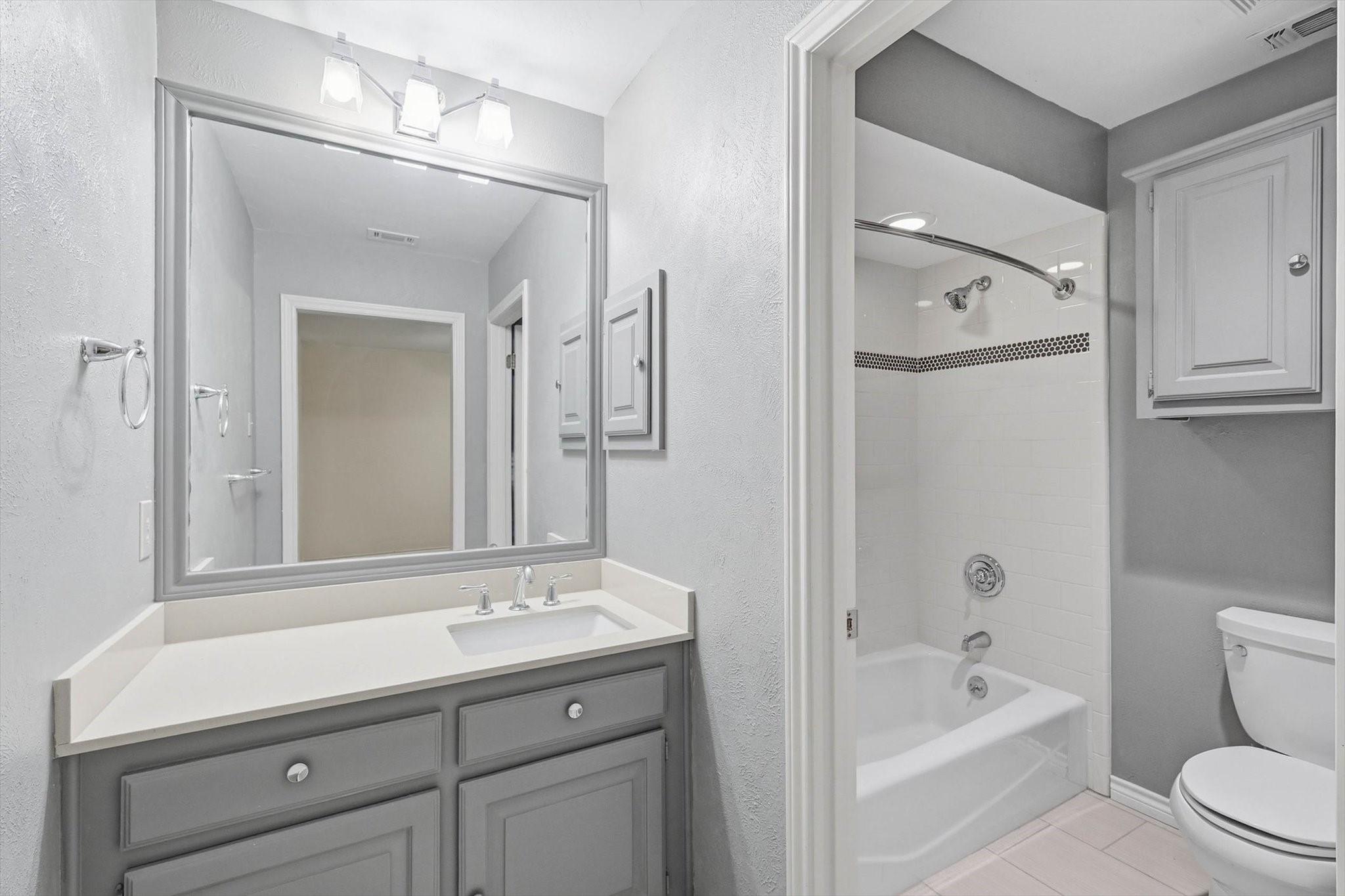 16815 Village Lane