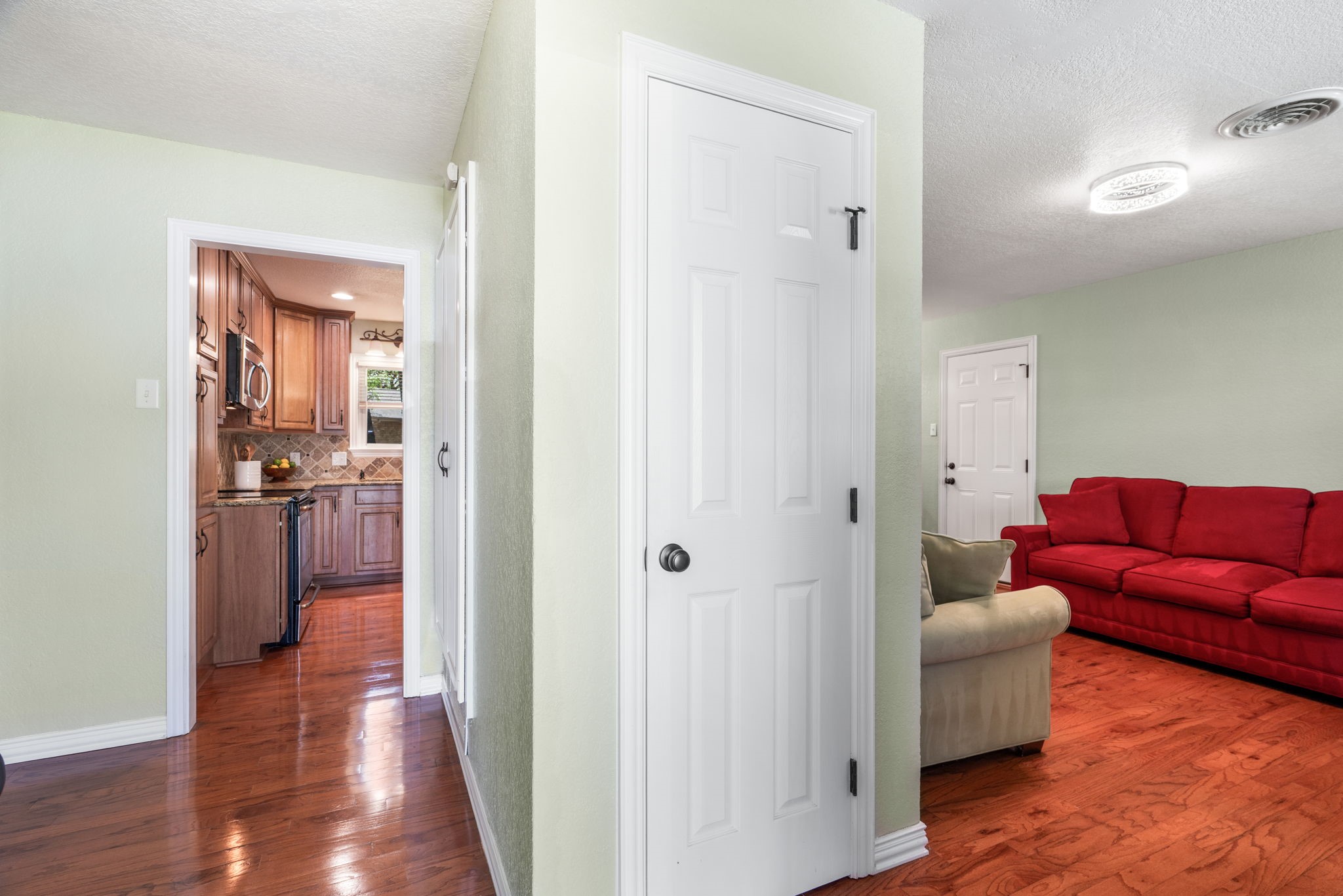 1702 Hendrix Drive