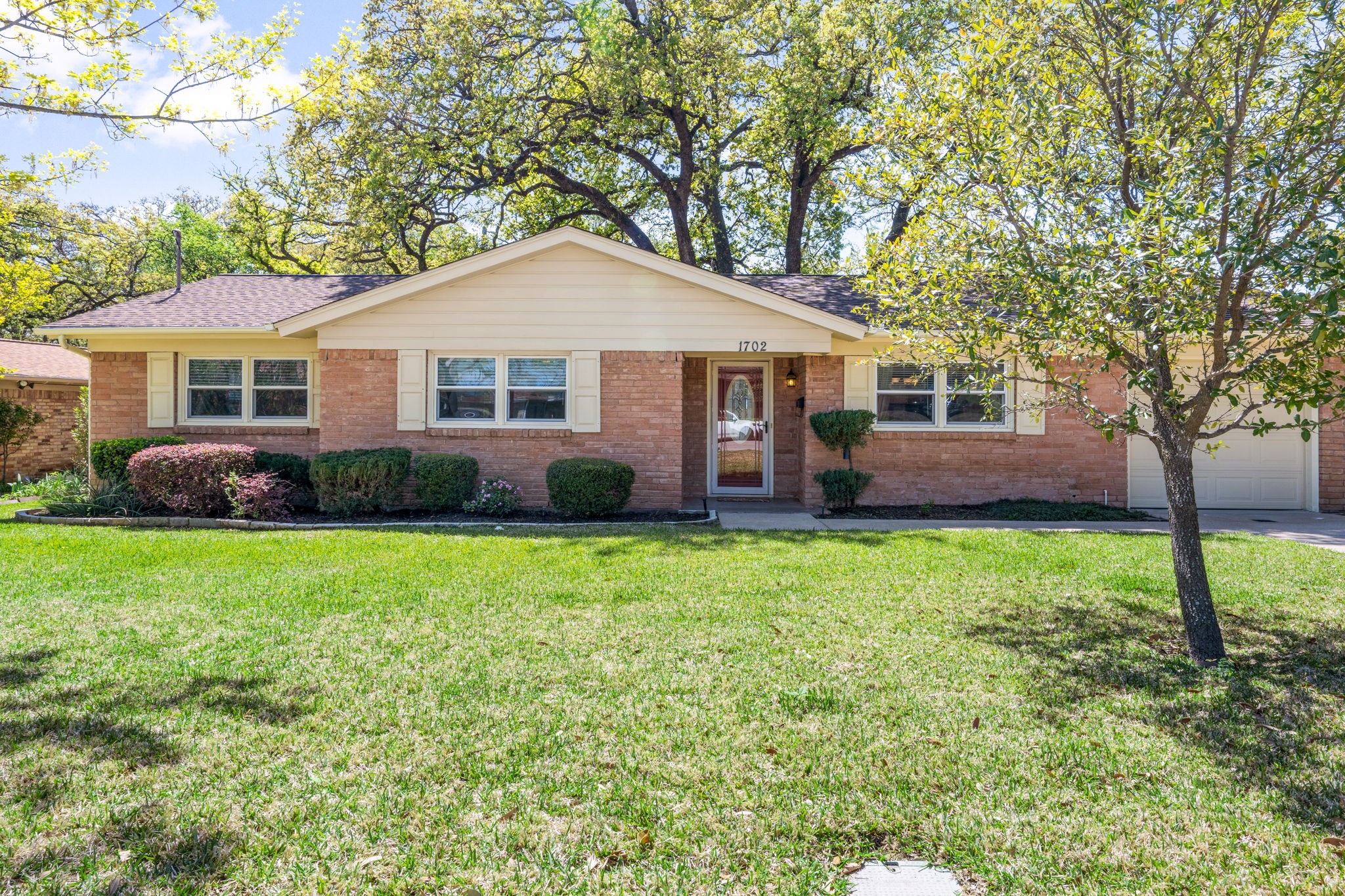 1702 Hendrix Drive