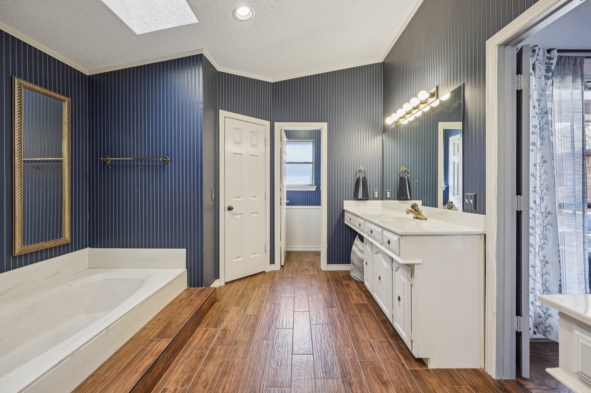 10202 Chisholm Trail