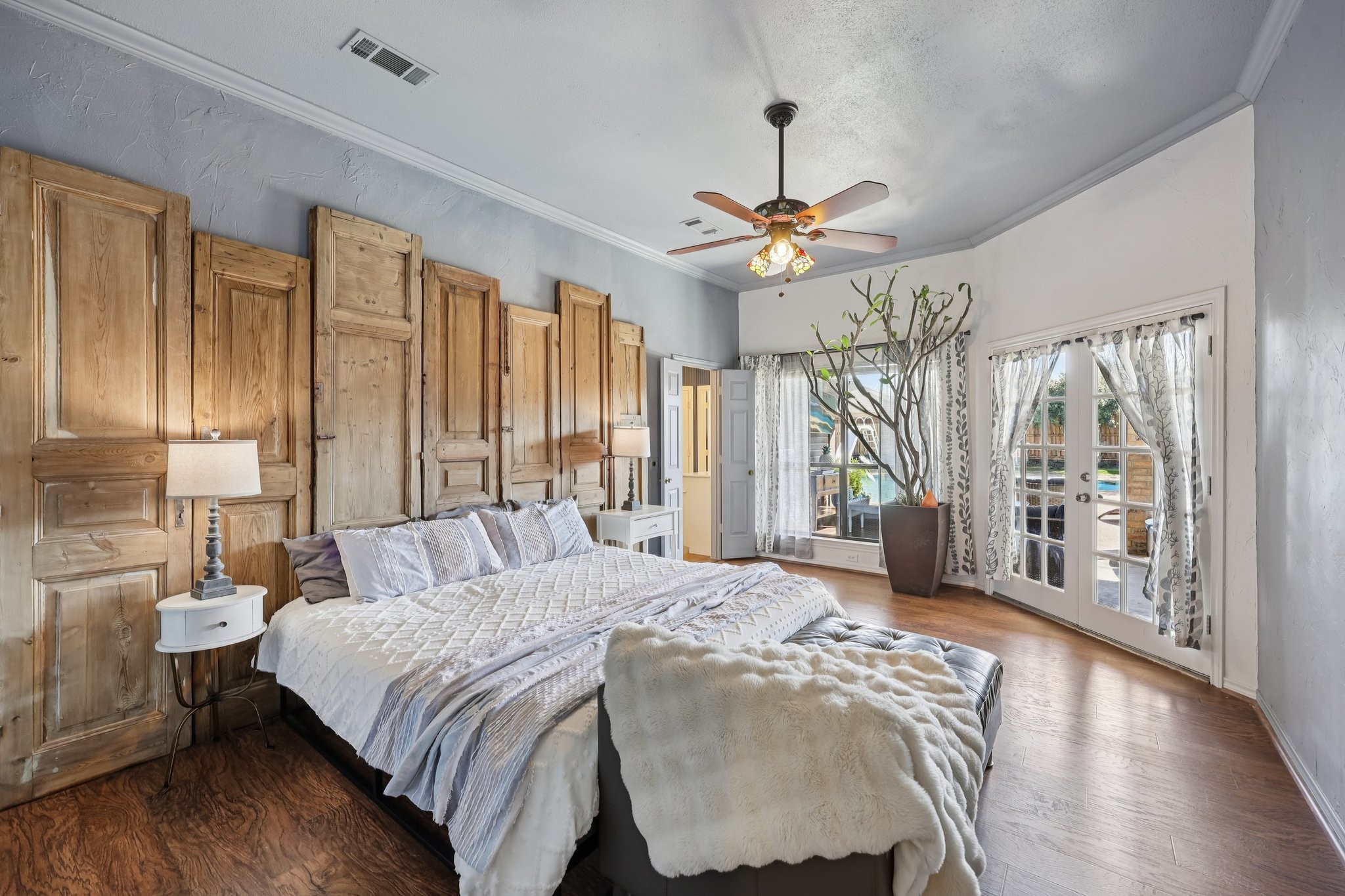 10202 Chisholm Trail