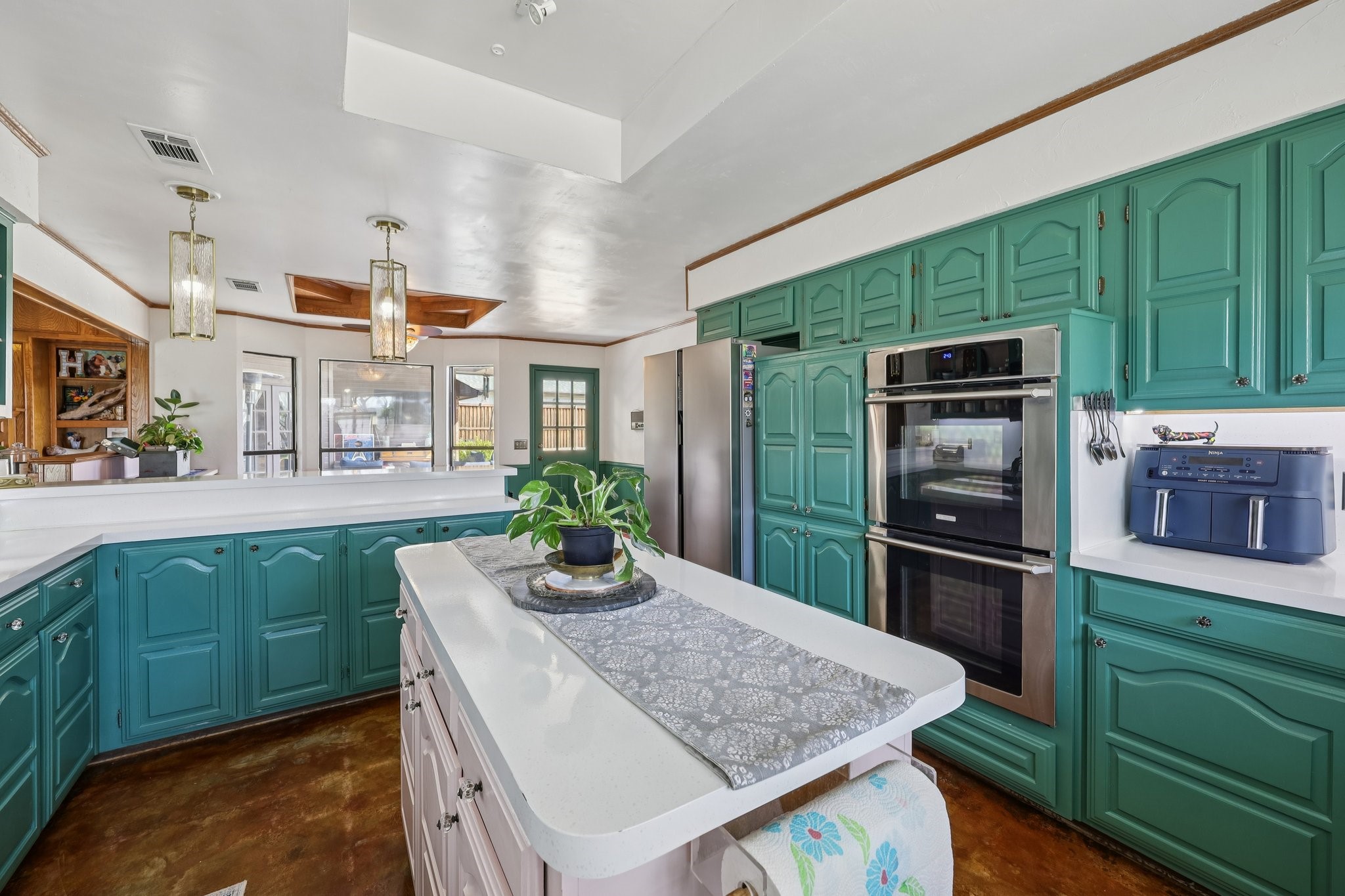 10202 Chisholm Trail