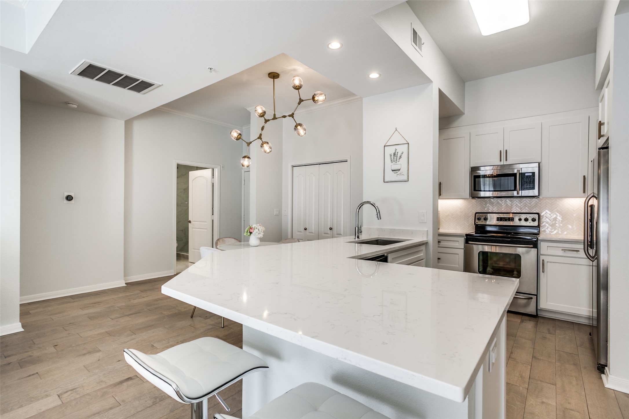 3225 Turtle Creek Boulevard 220