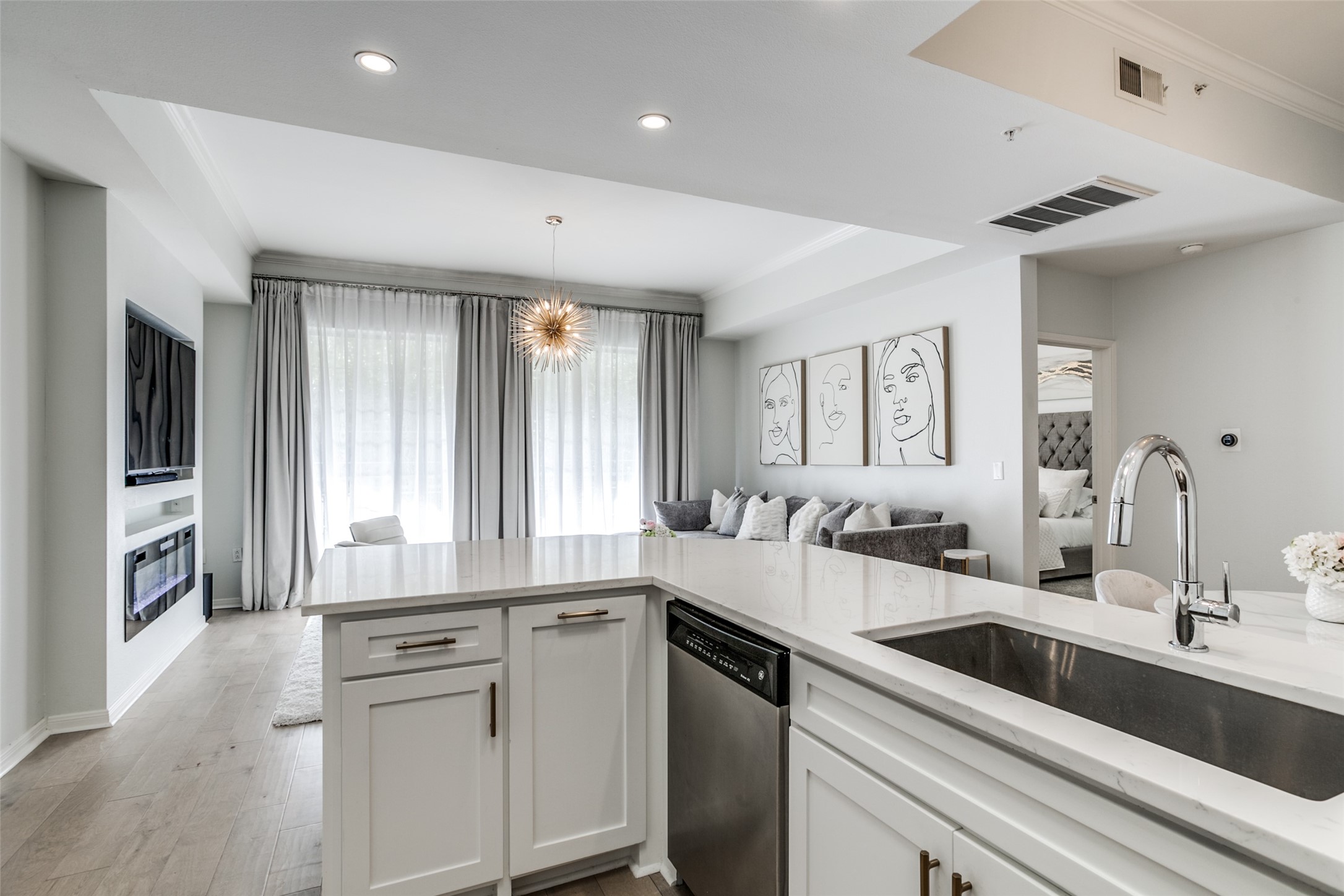 3225 Turtle Creek Boulevard 220