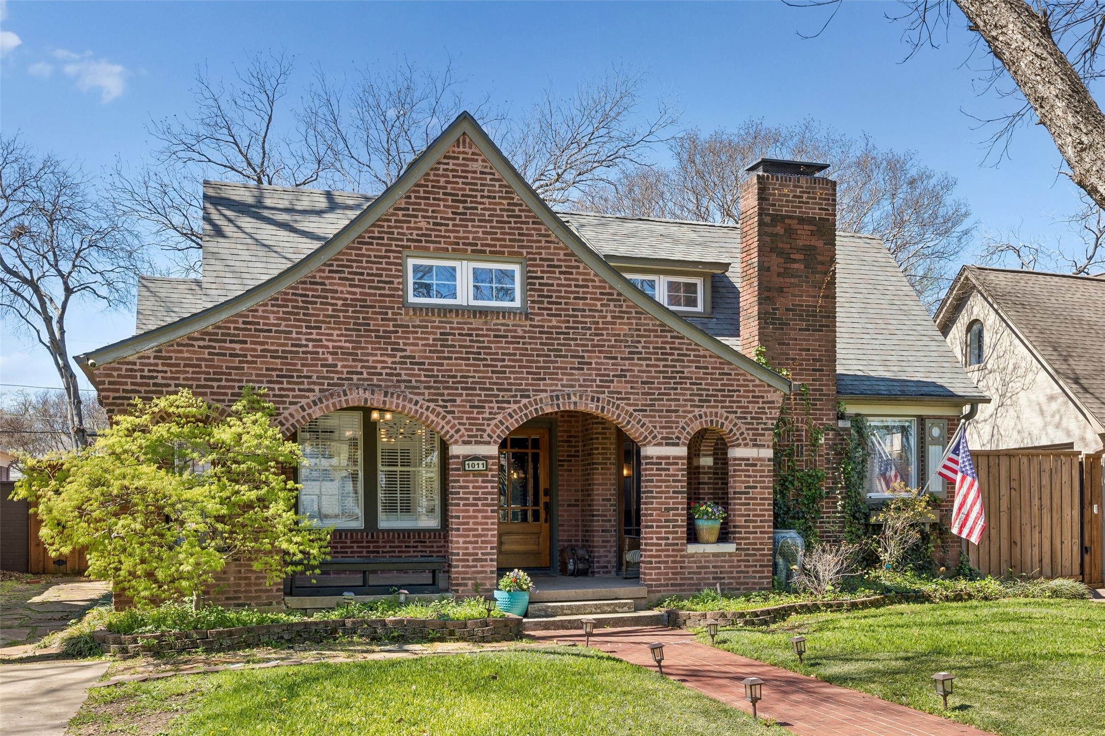 1011 N Clinton Avenue