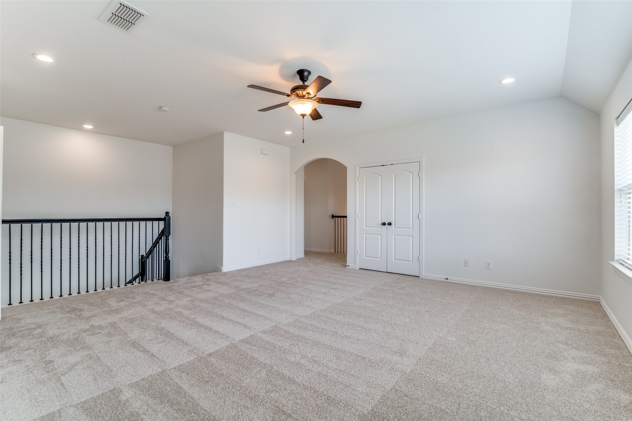 1215 Hundgate Way