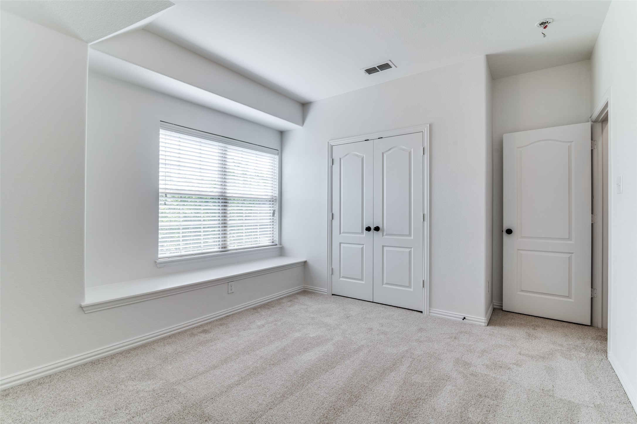 1215 Hundgate Way
