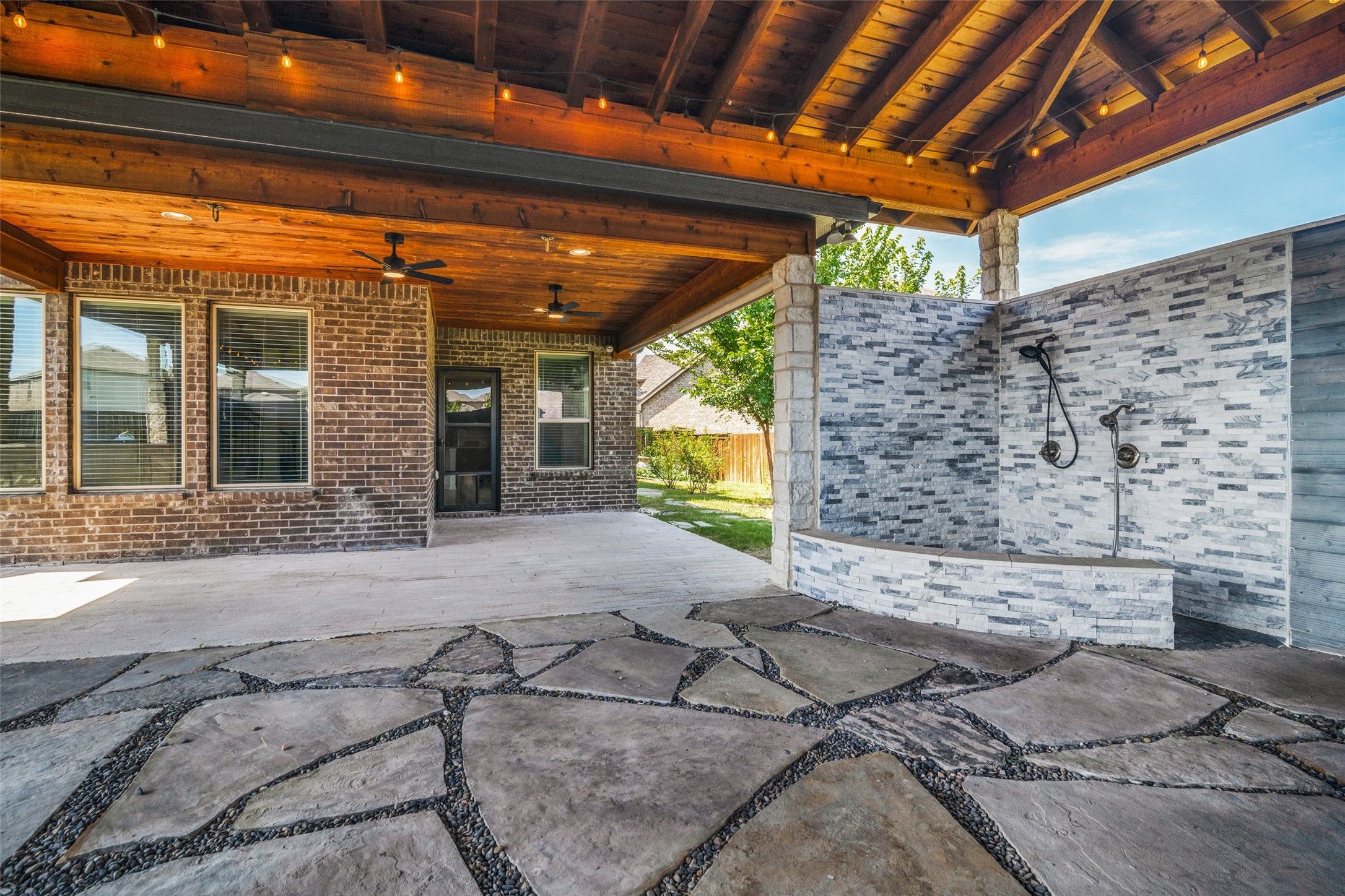 1215 Hundgate Way