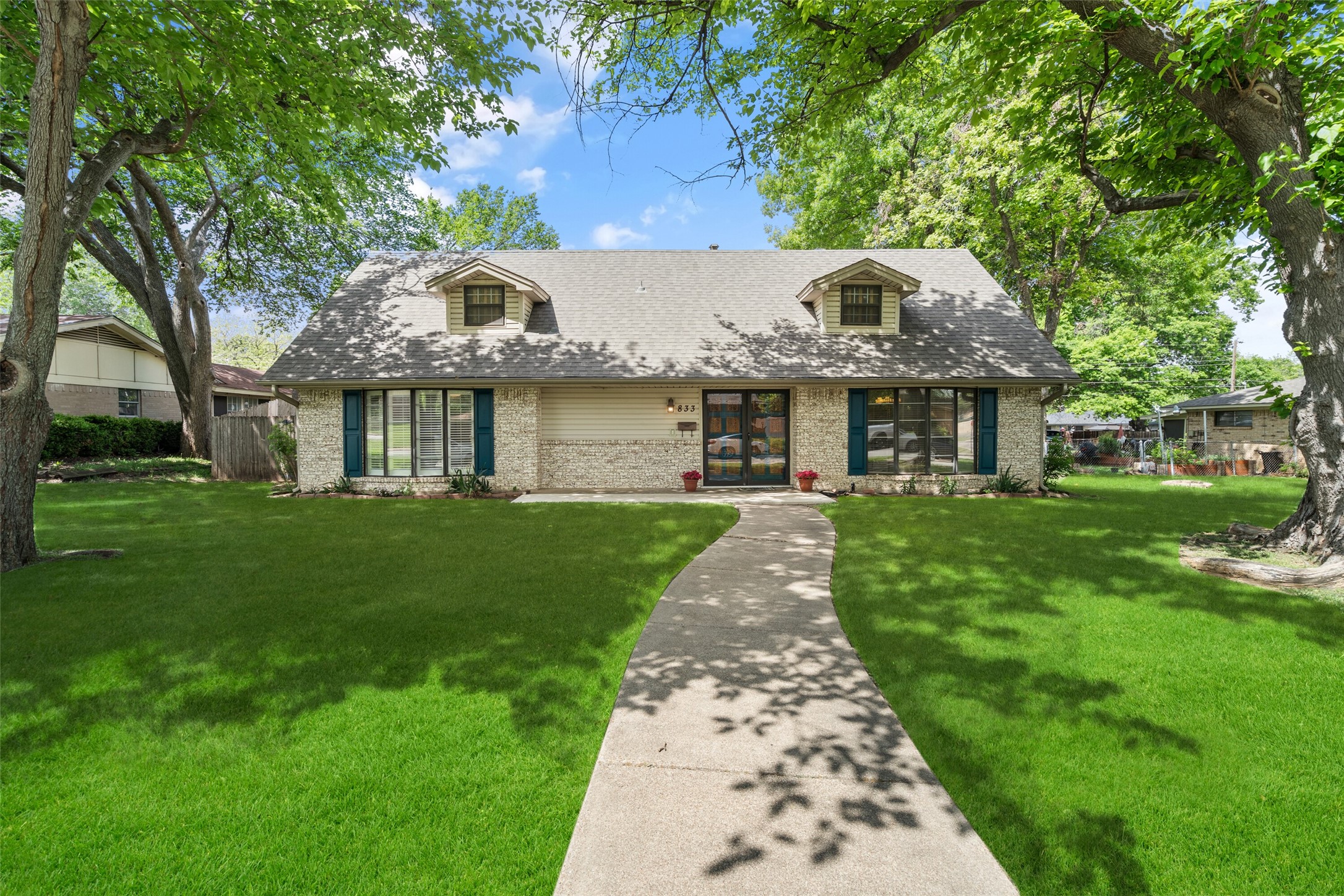 833 Ray Andra Drive