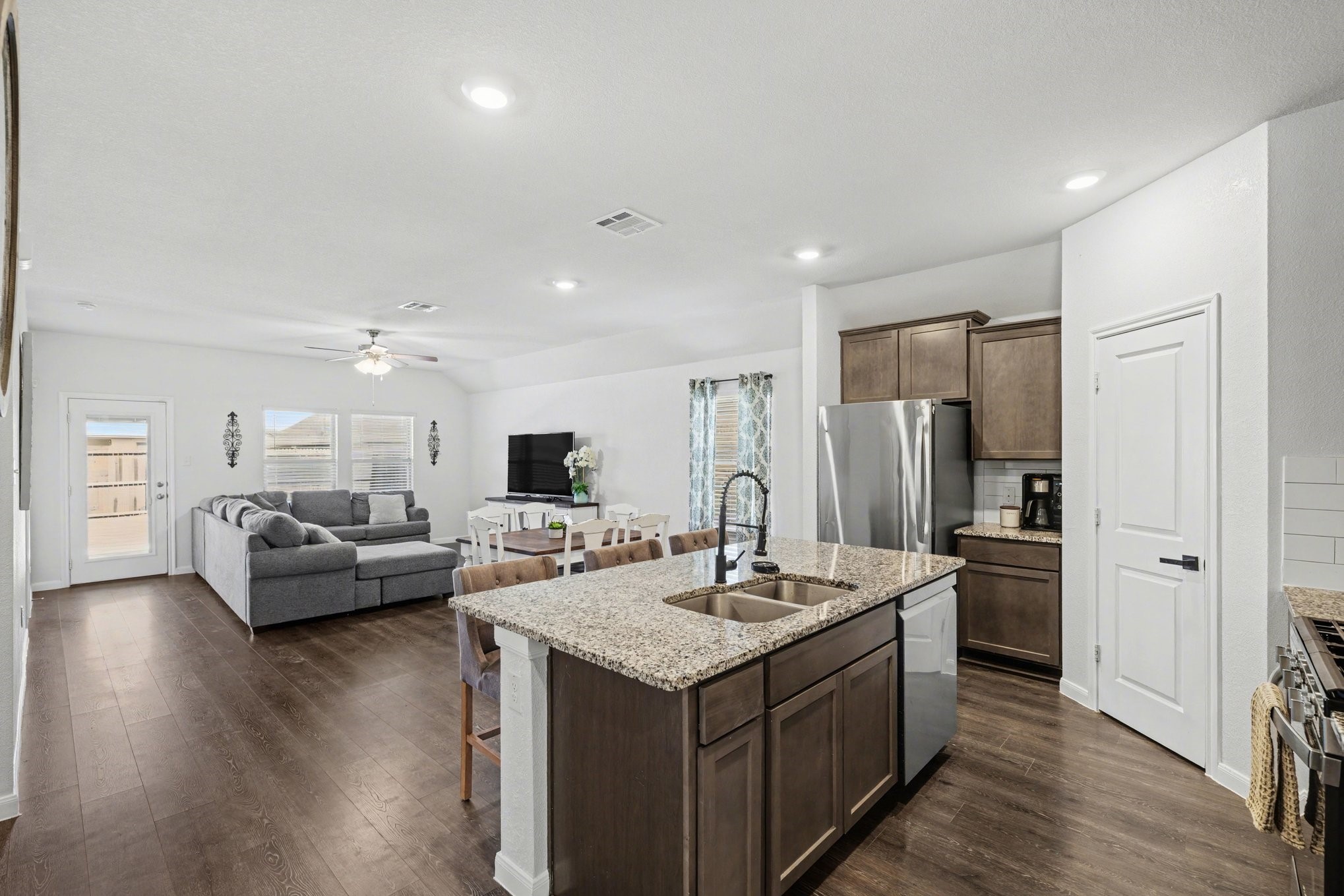 706 Spur Ridge