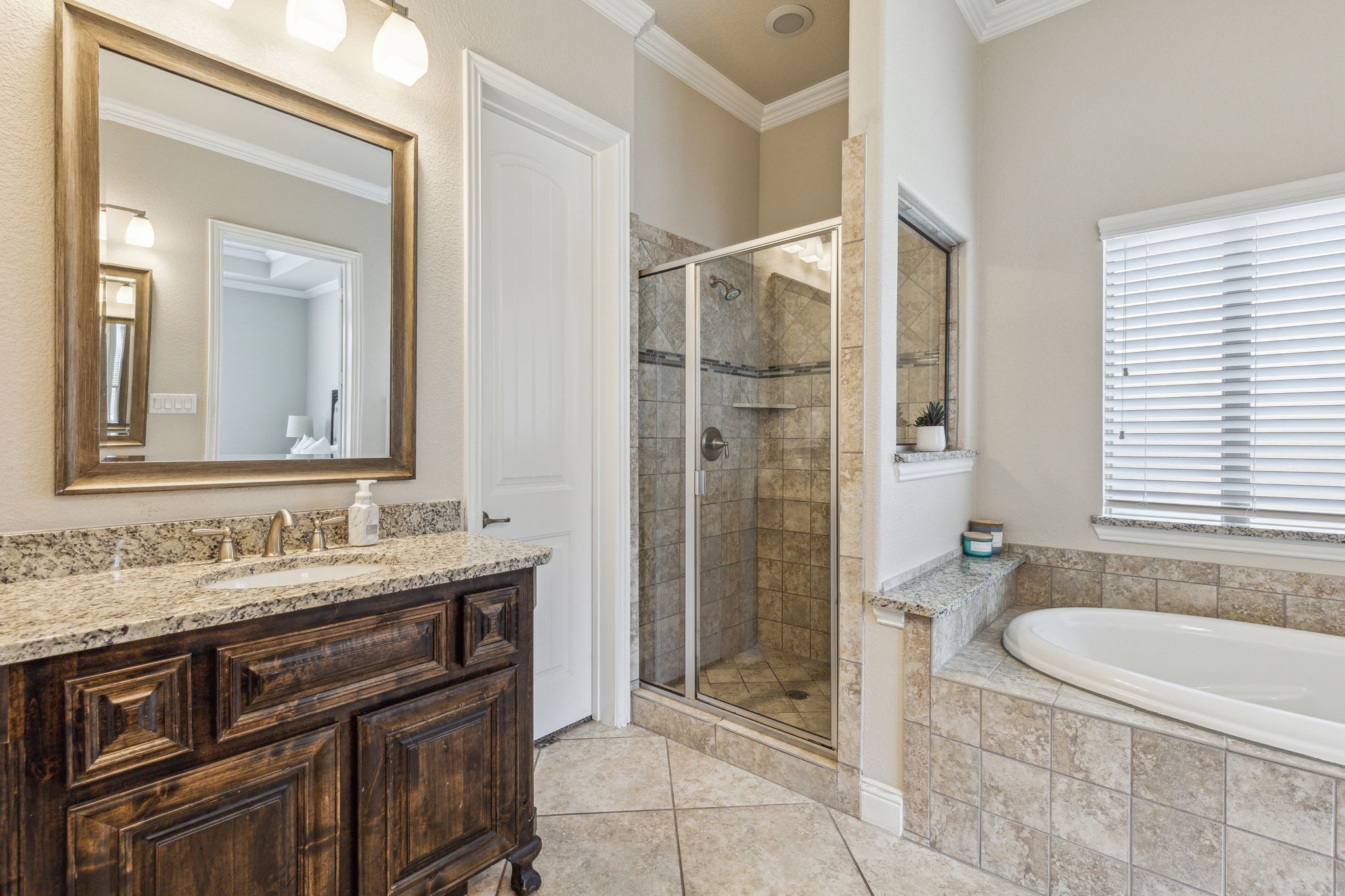 1100 Circle J Trail