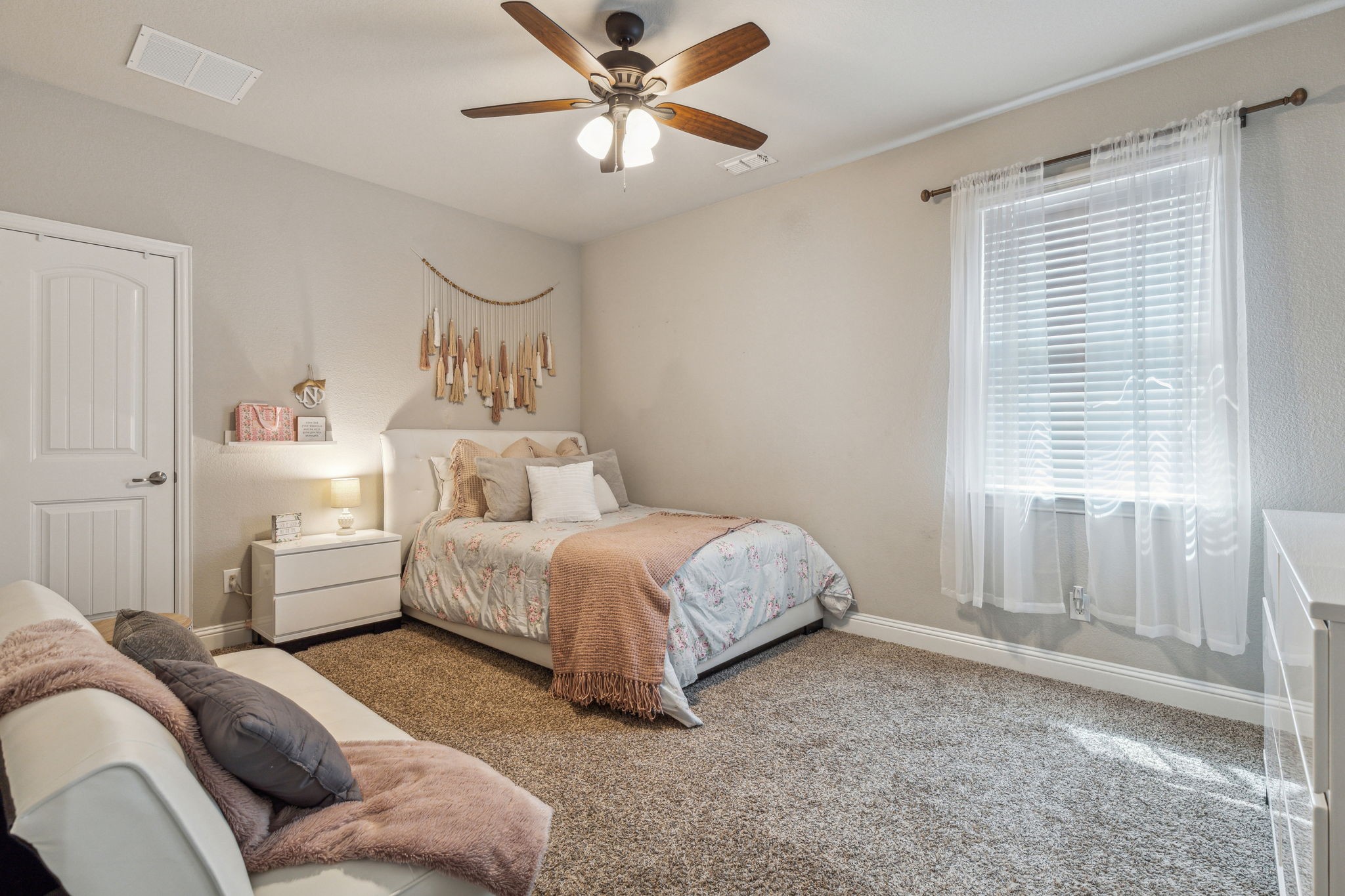 1100 Circle J Trail