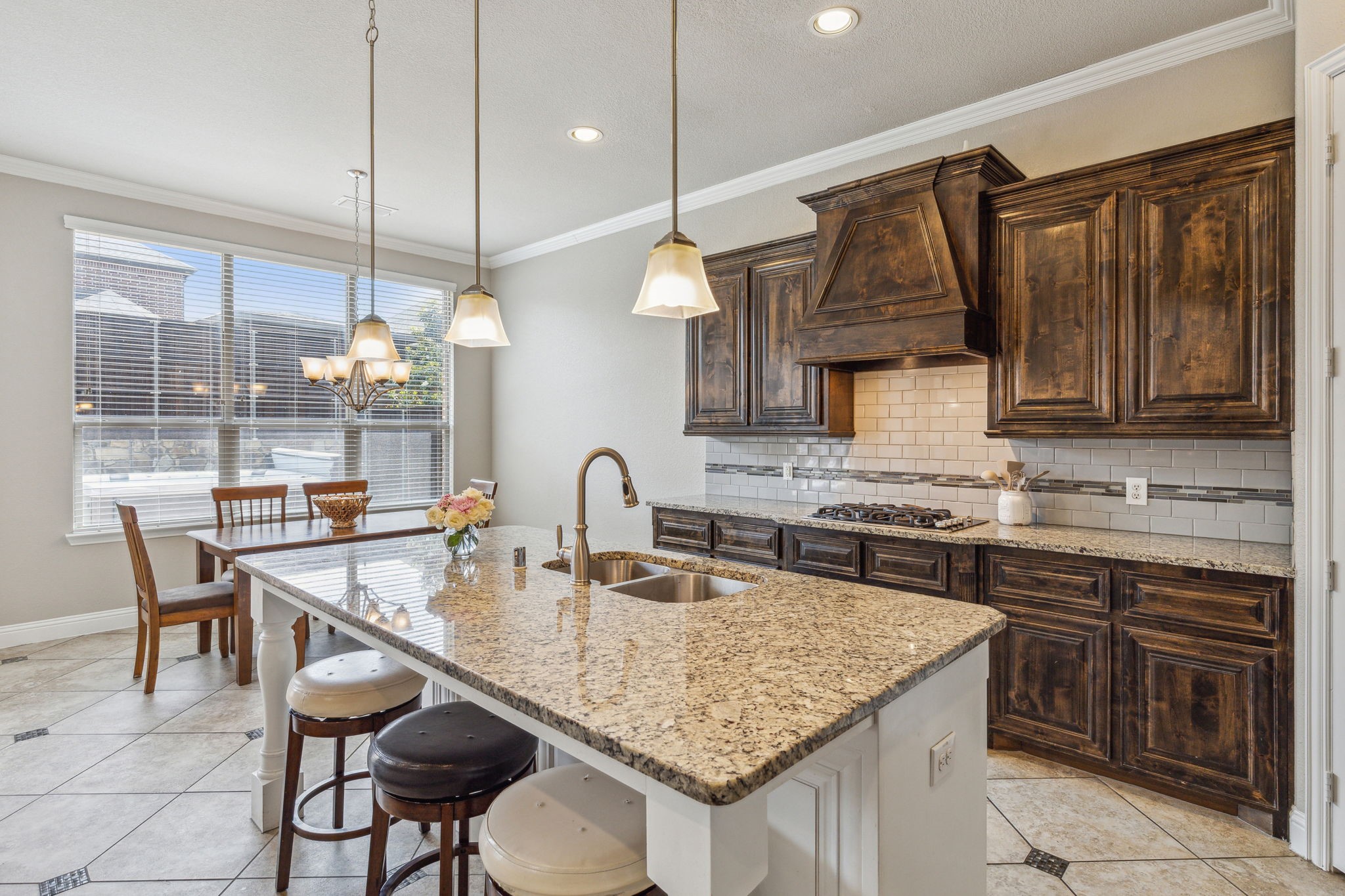 1100 Circle J Trail
