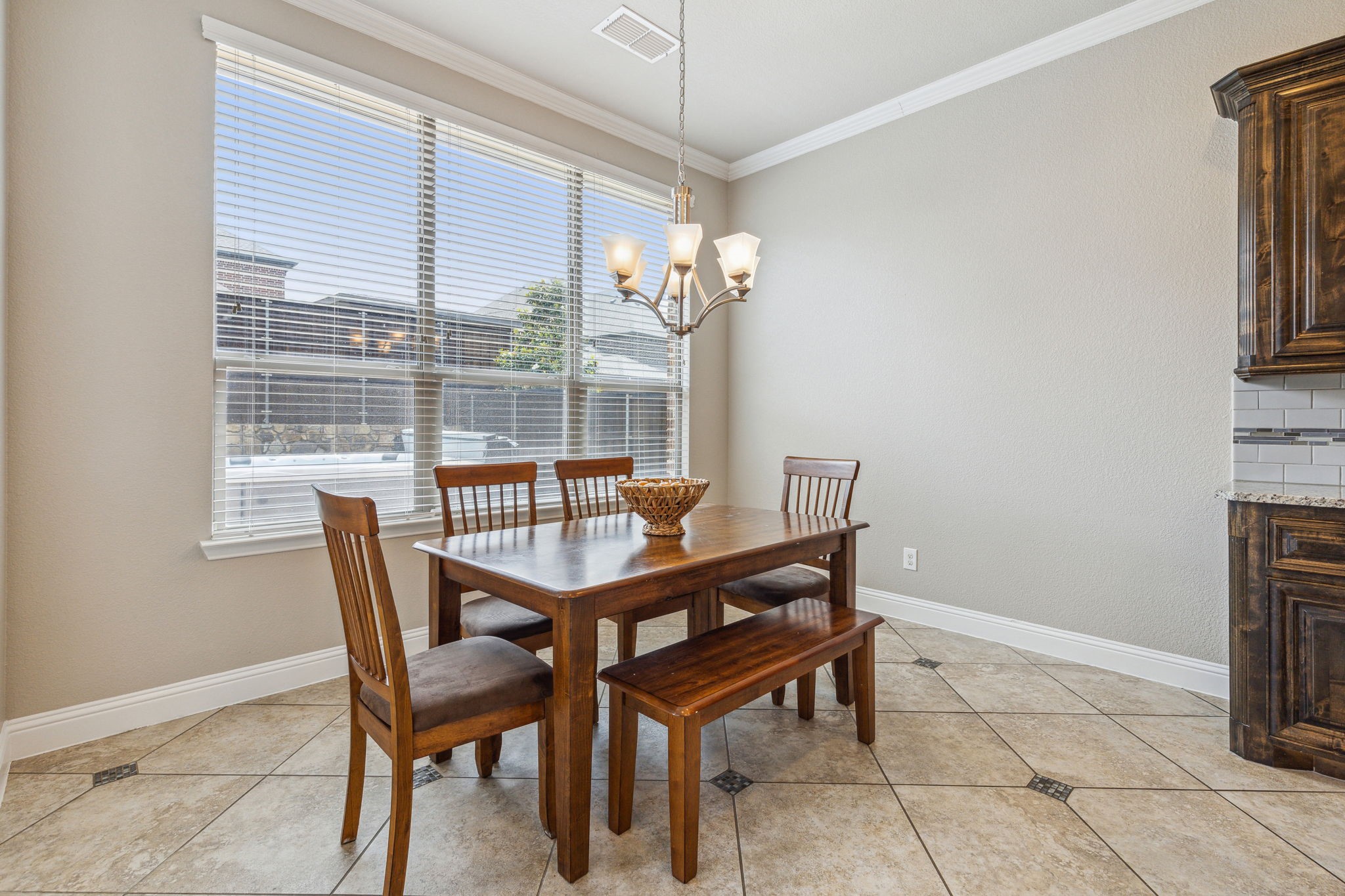 1100 Circle J Trail
