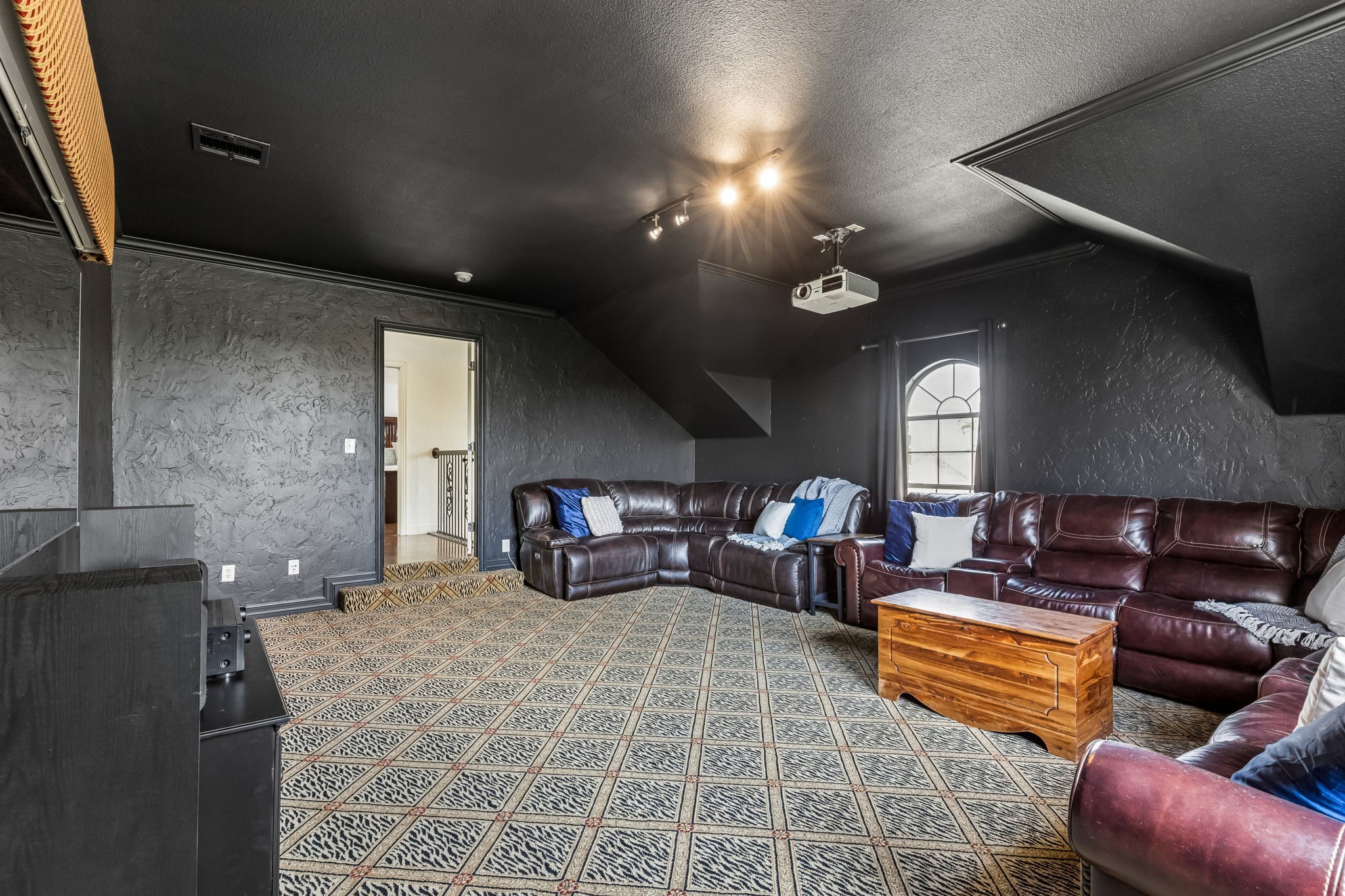 5540 La Bandera Trail