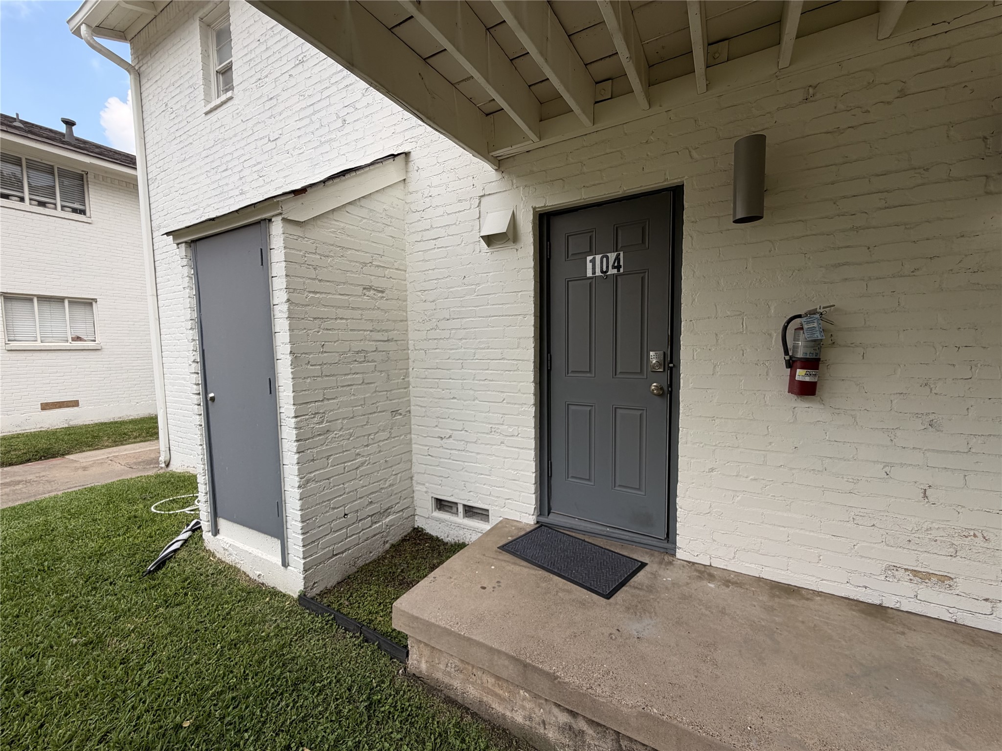 4101 Douglas Avenue 104