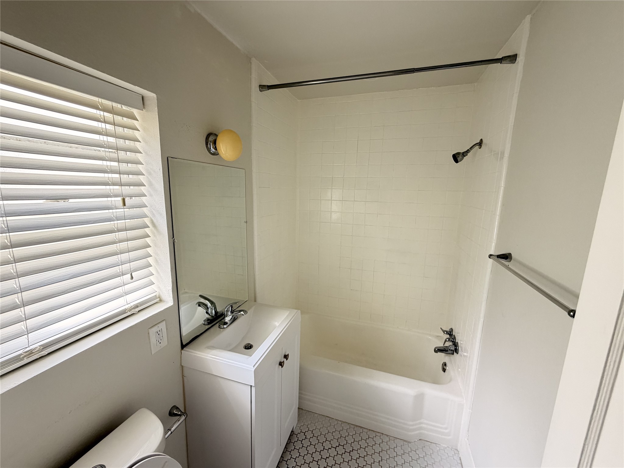 4101 Douglas Avenue 104