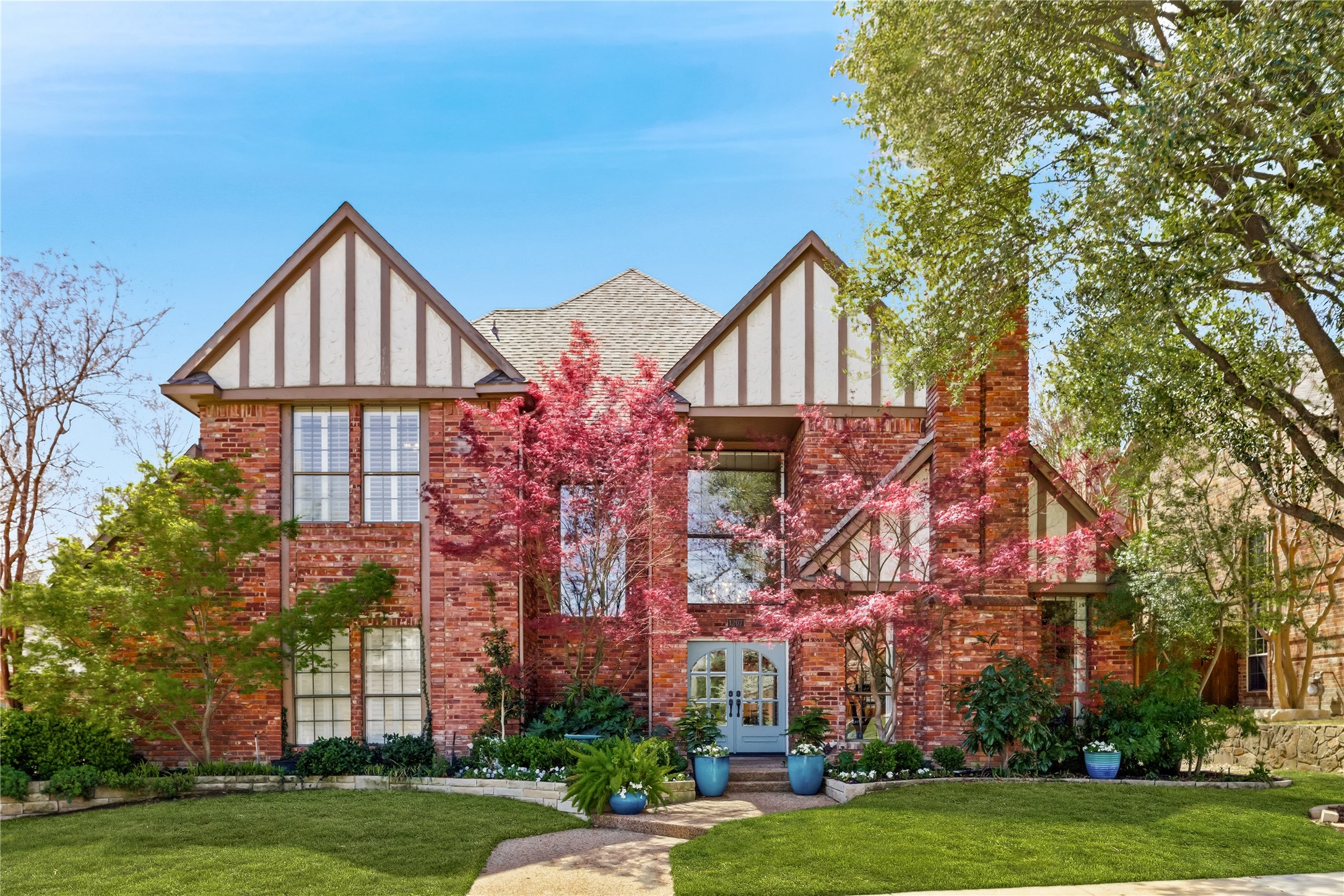 1207 Shady Oaks Circle
