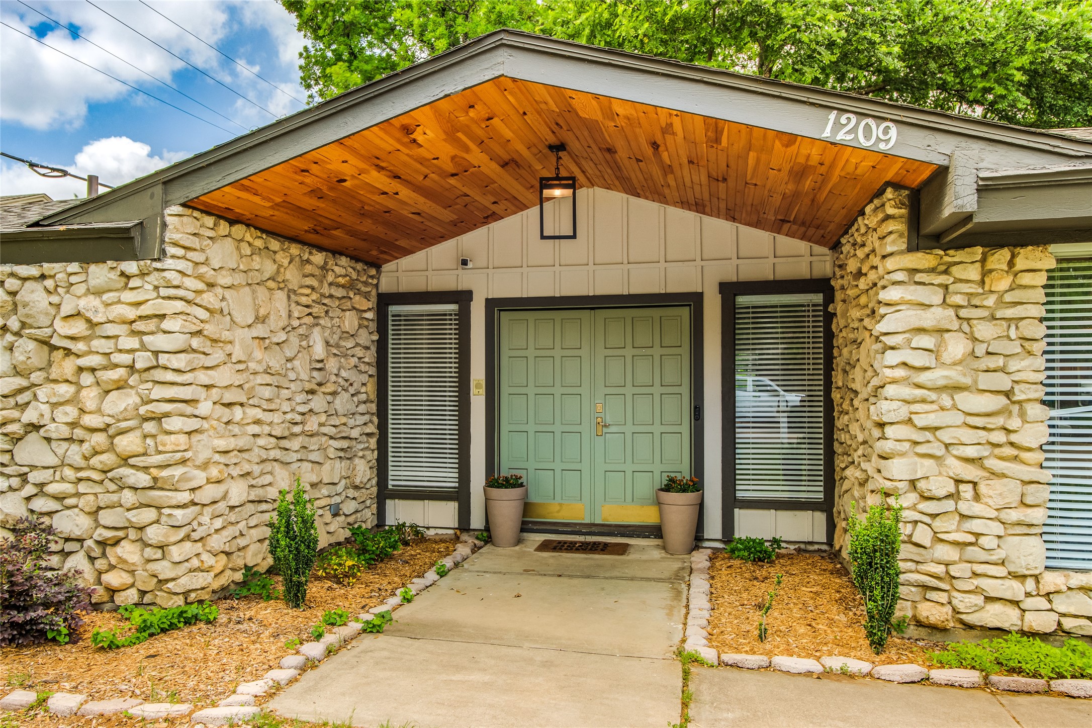 1209 Wade Drive