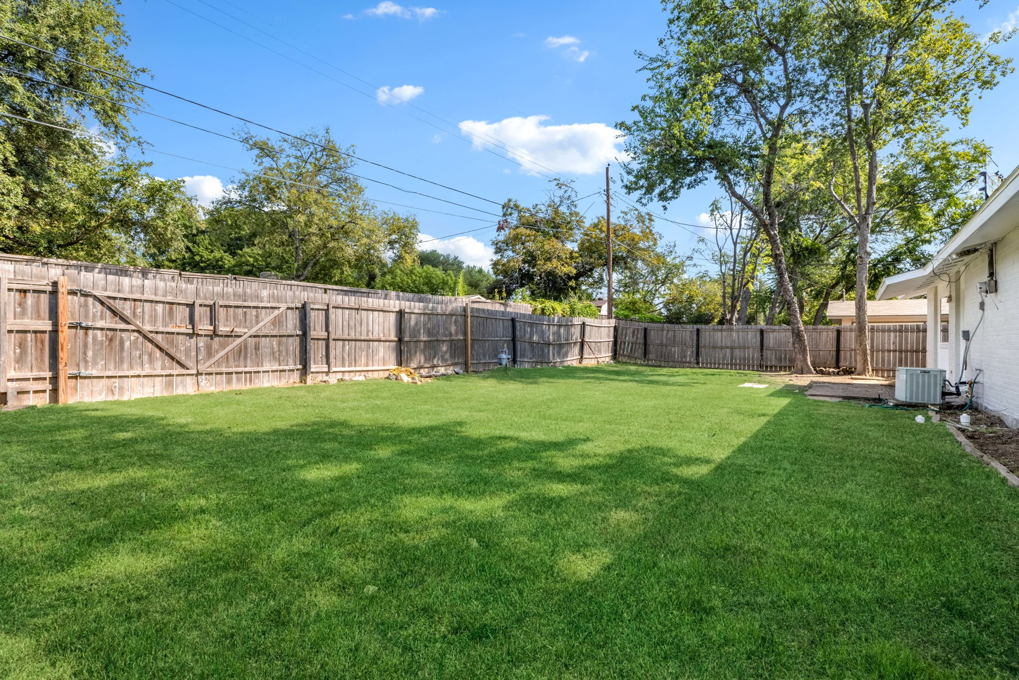 912 Warfield Way