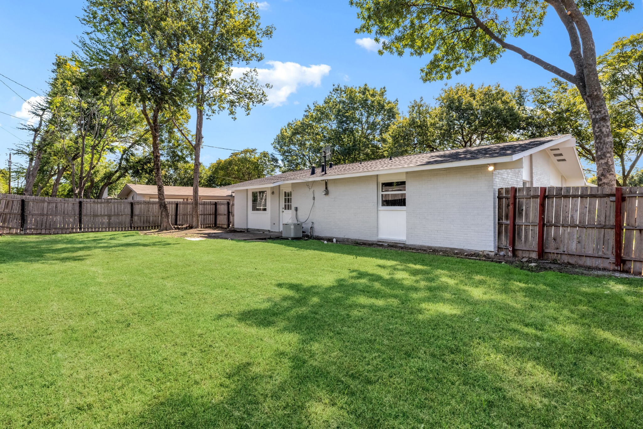 912 Warfield Way