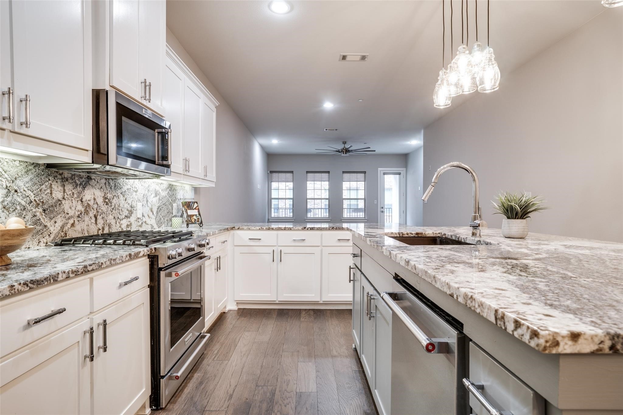 5015 Meridian Lane 2106