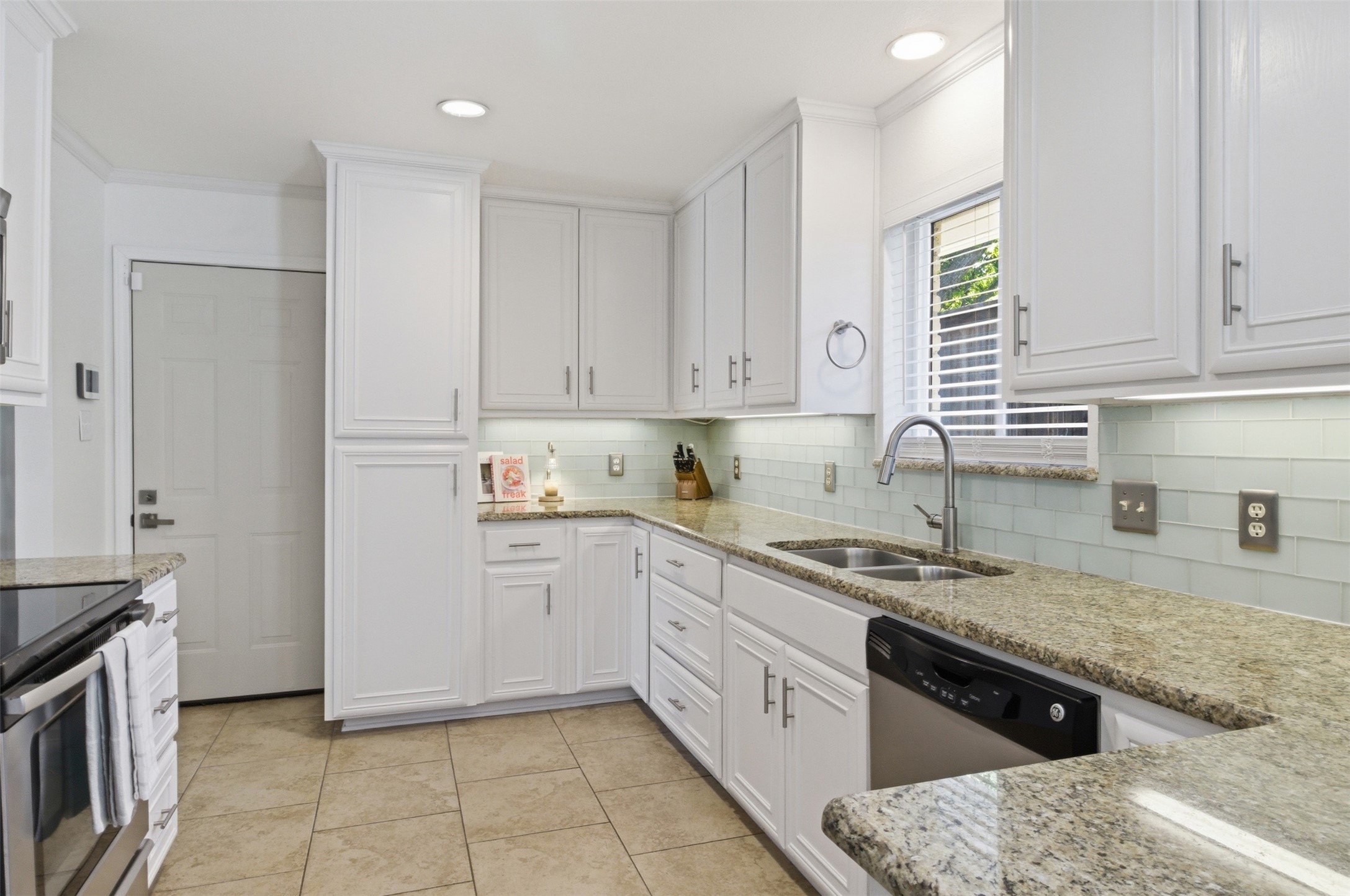 2250 Peavy Circle