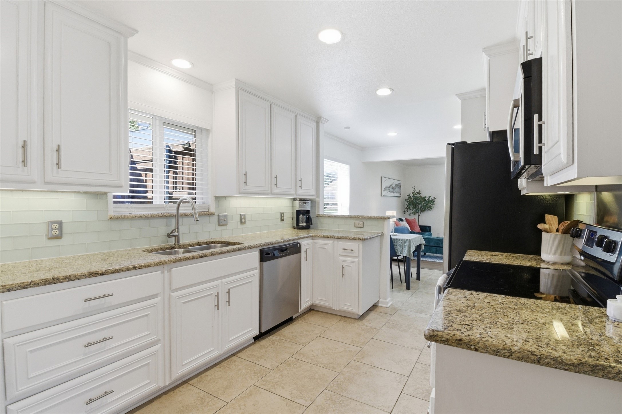 2250 Peavy Circle