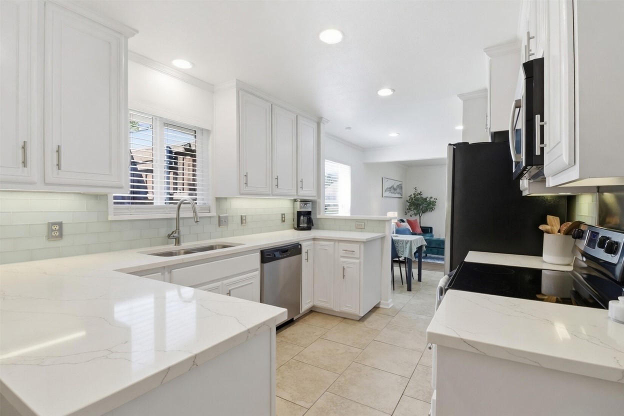 2250 Peavy Circle