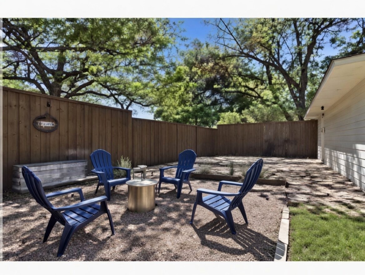 2250 Peavy Circle