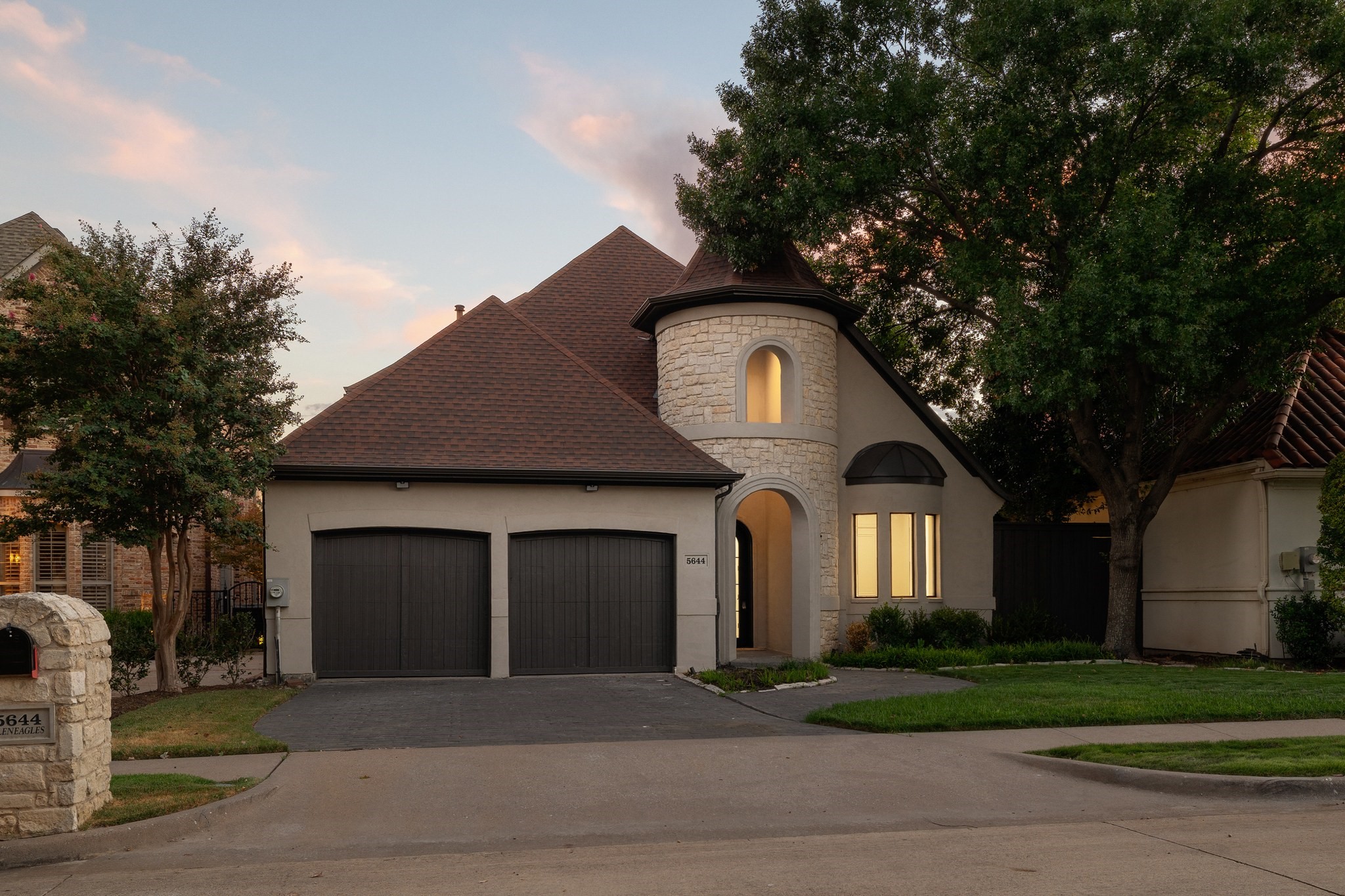 5644 Gleneagles Drive
