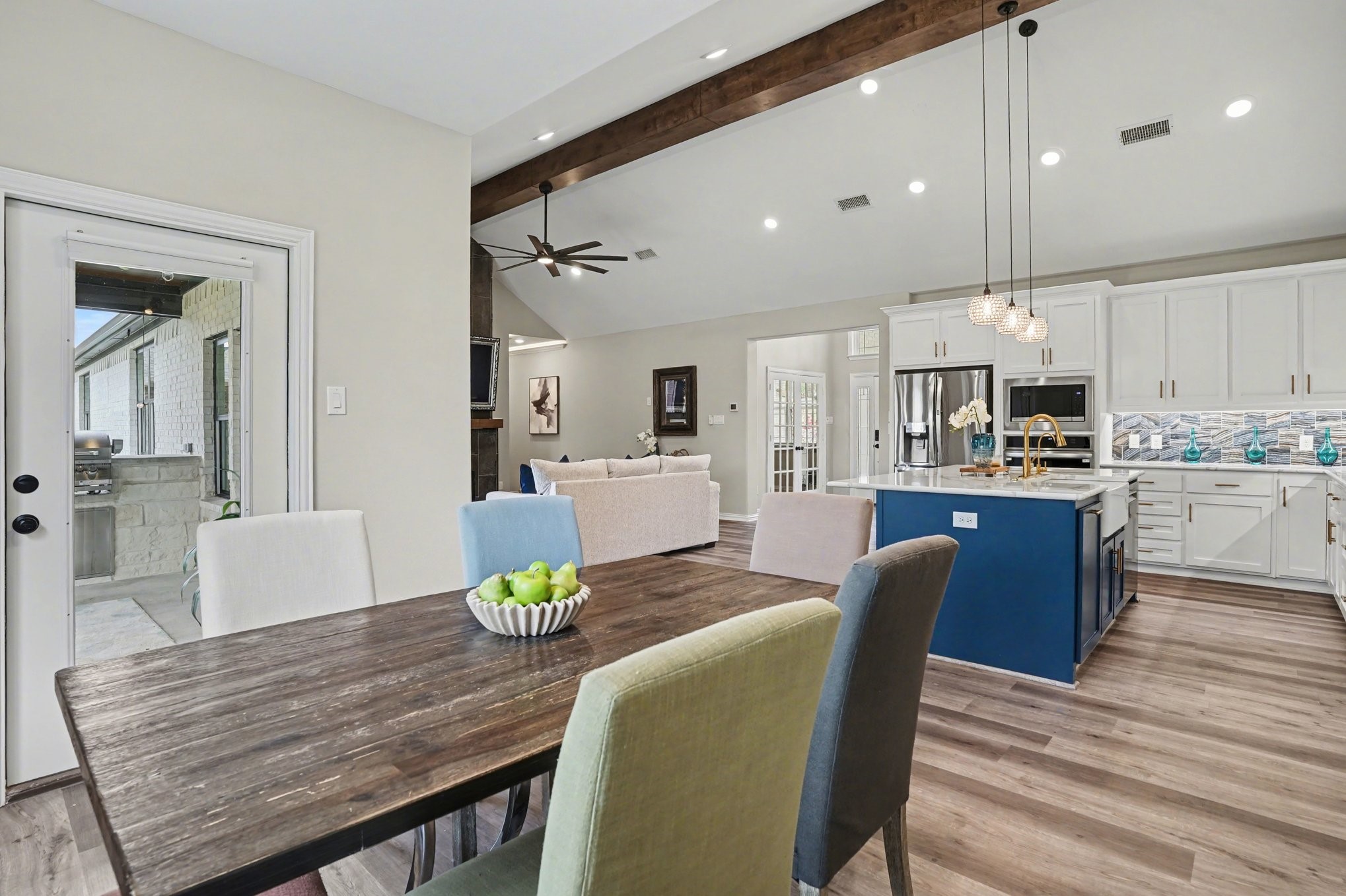 1421 Red Oak Circle