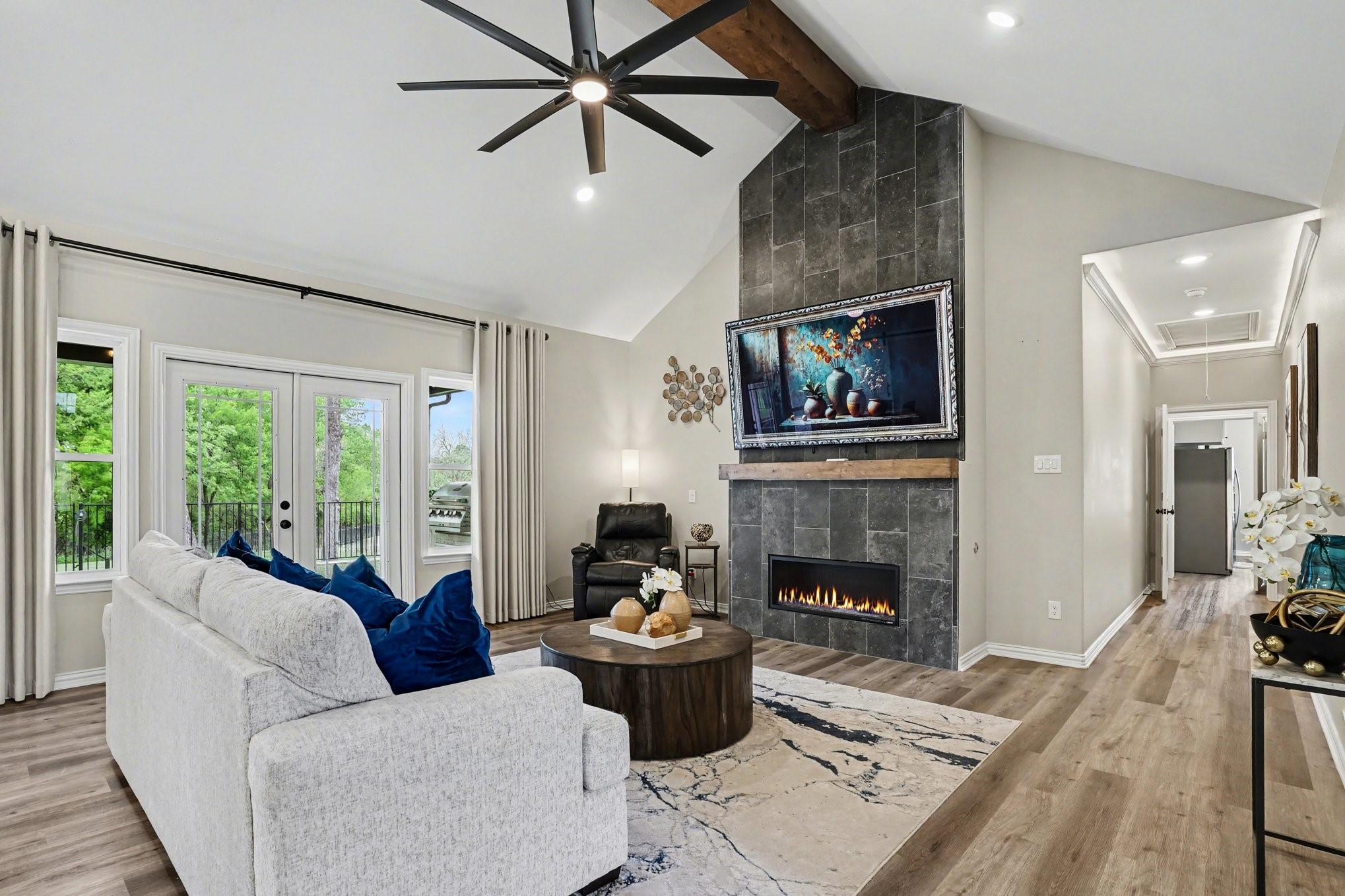 1421 Red Oak Circle