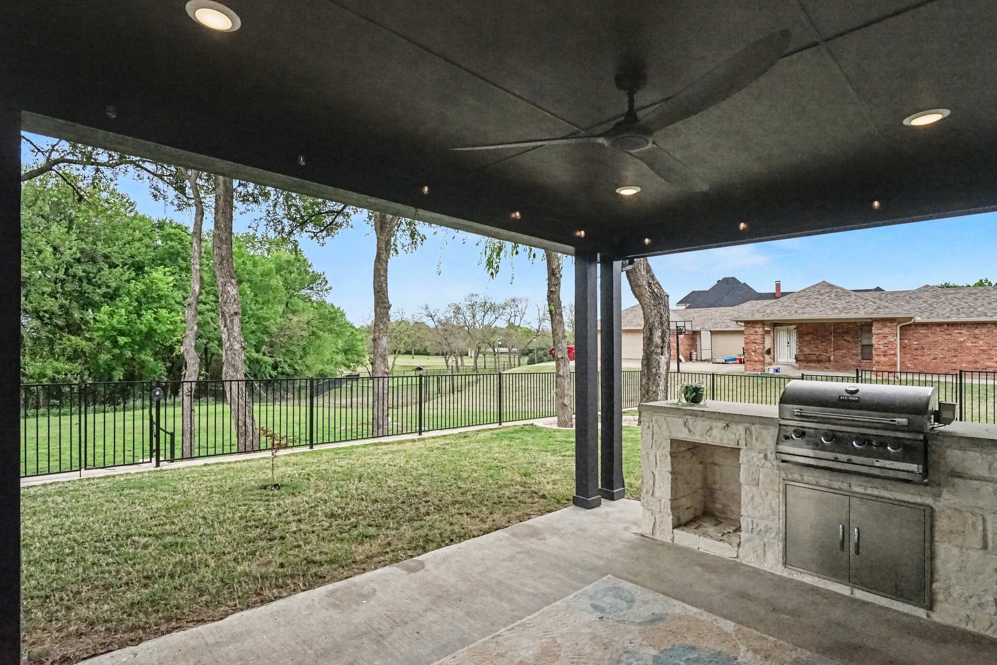 1421 Red Oak Circle