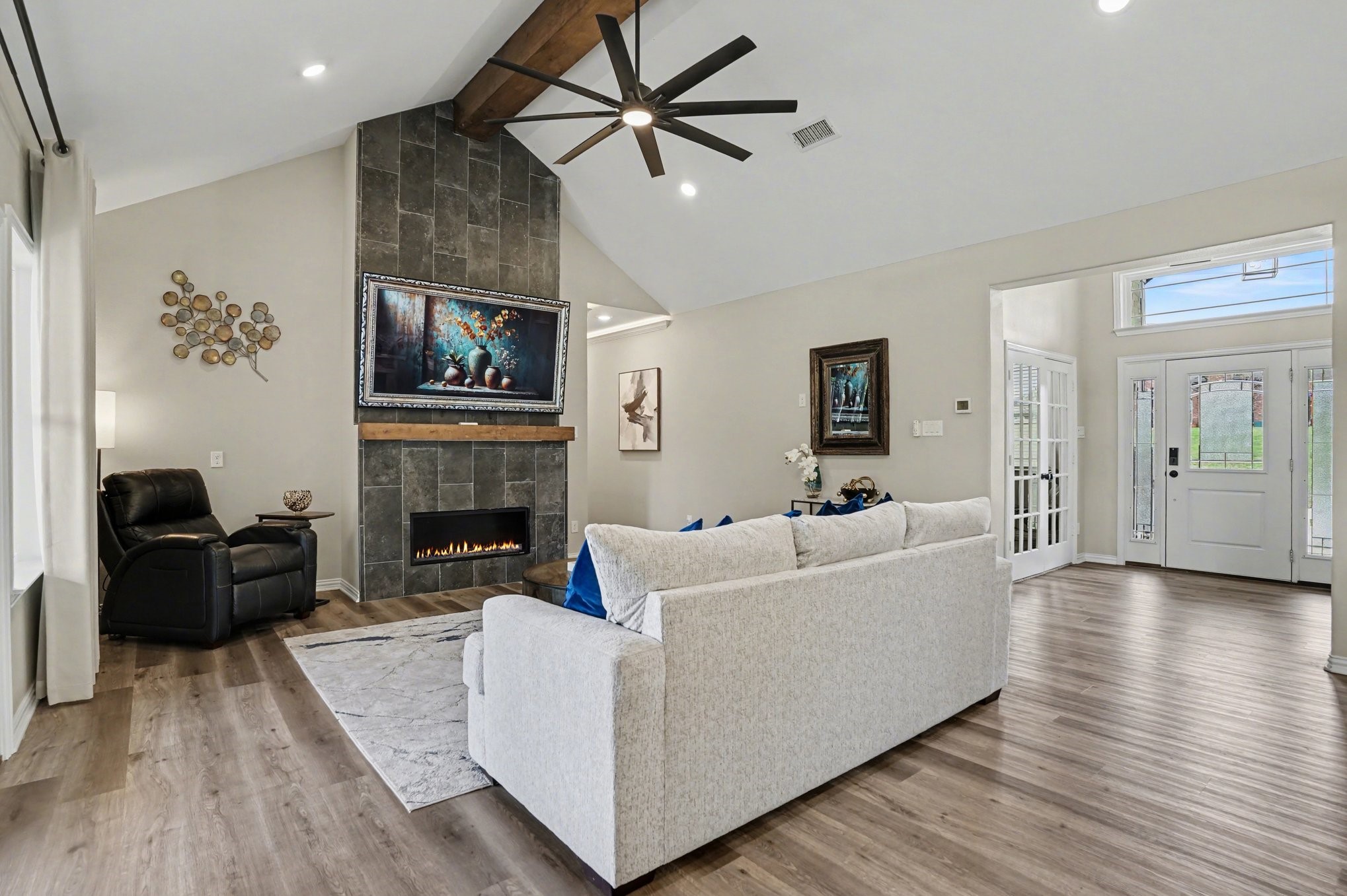 1421 Red Oak Circle