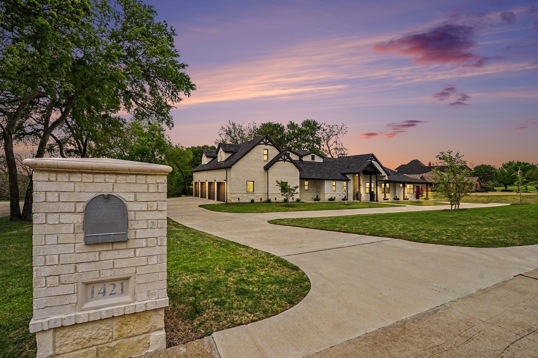 1421 Red Oak Circle