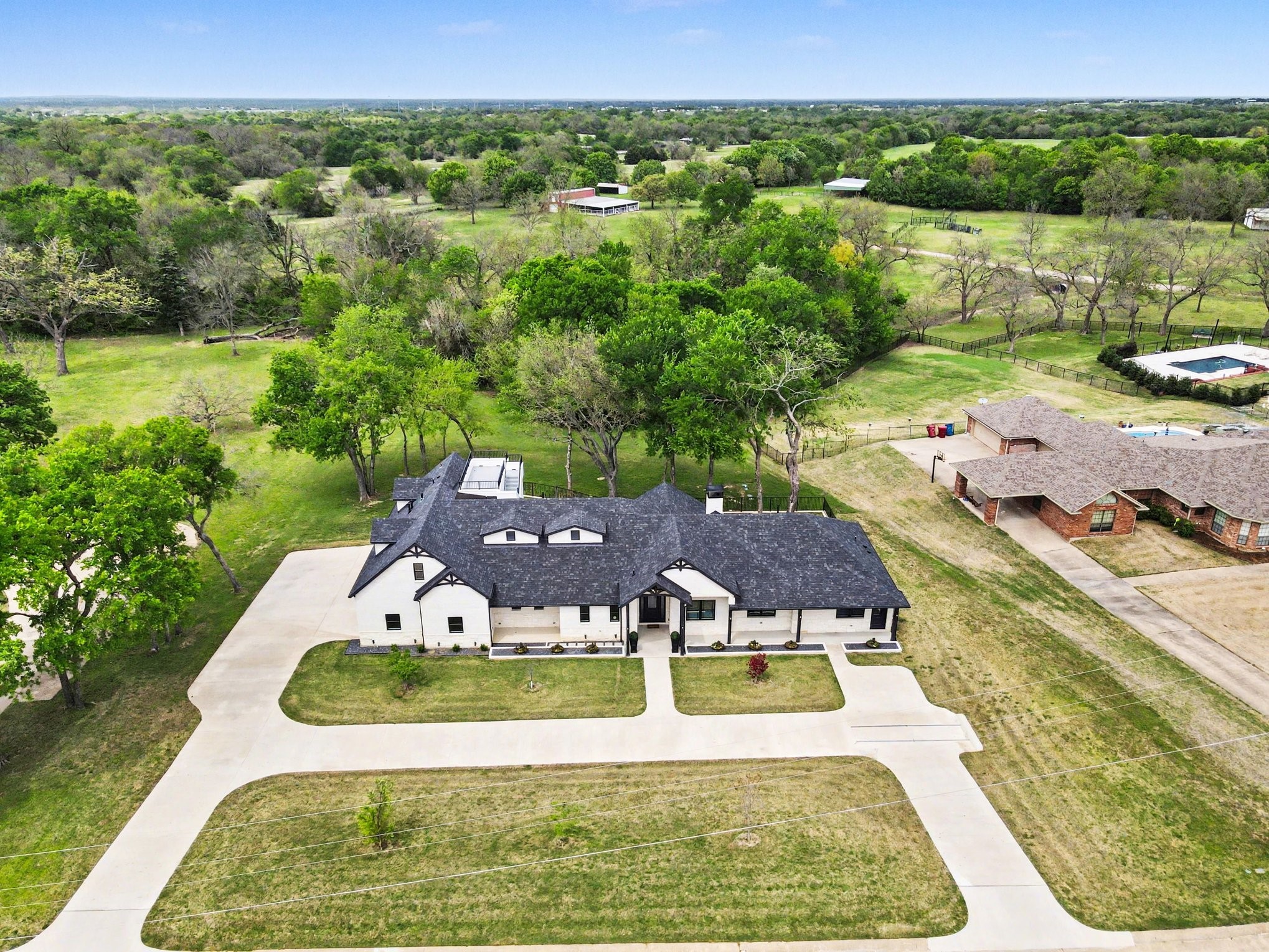1421 Red Oak Circle
