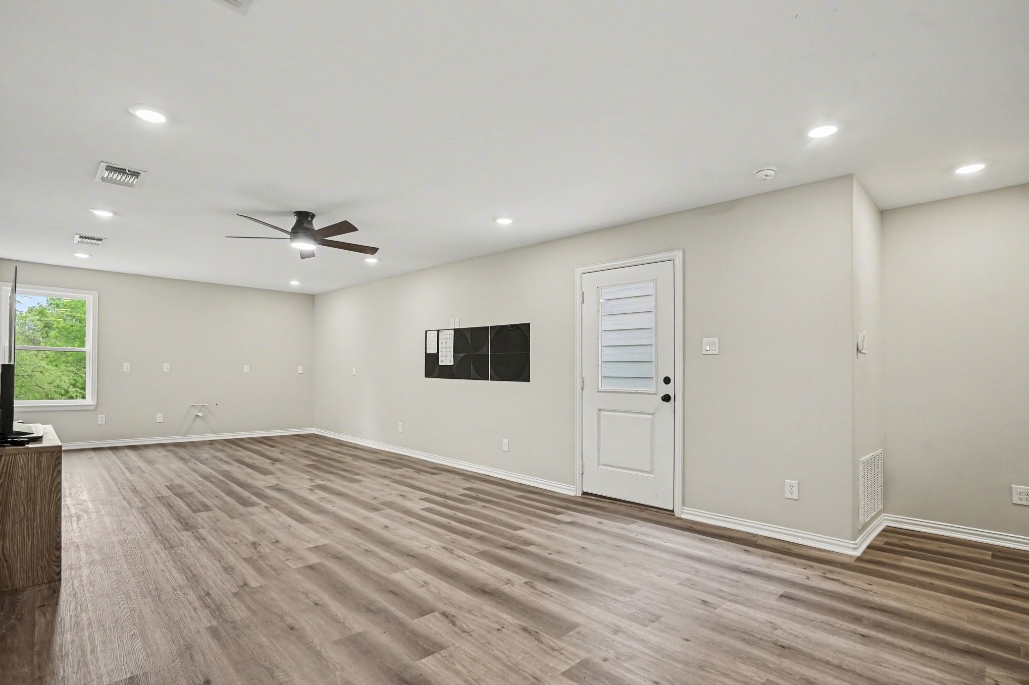 1421 Red Oak Circle
