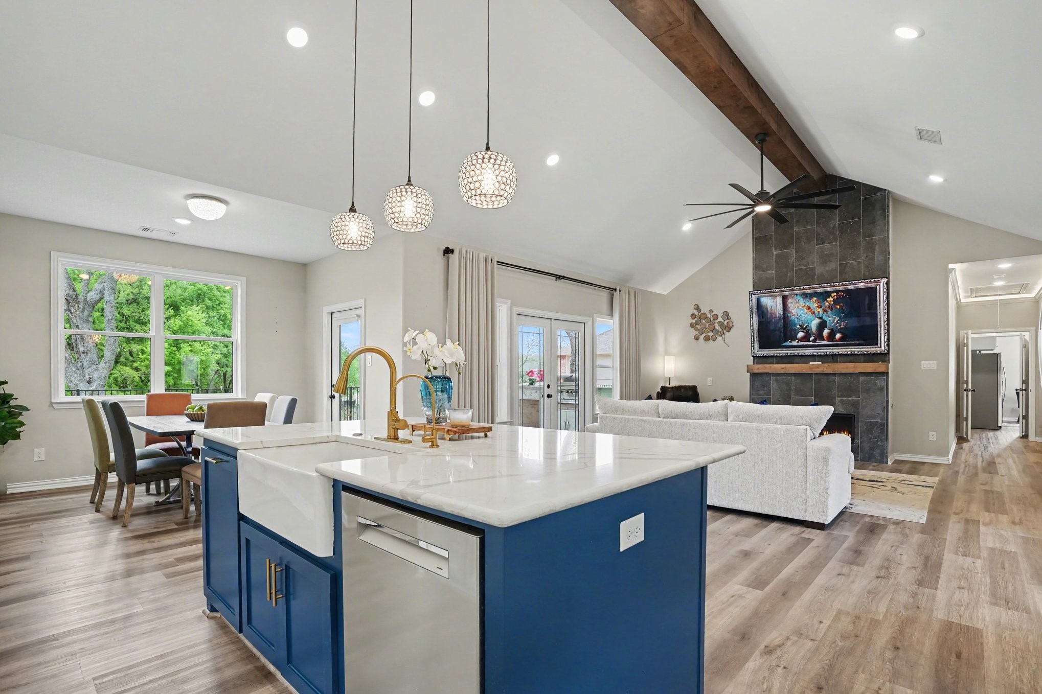 1421 Red Oak Circle