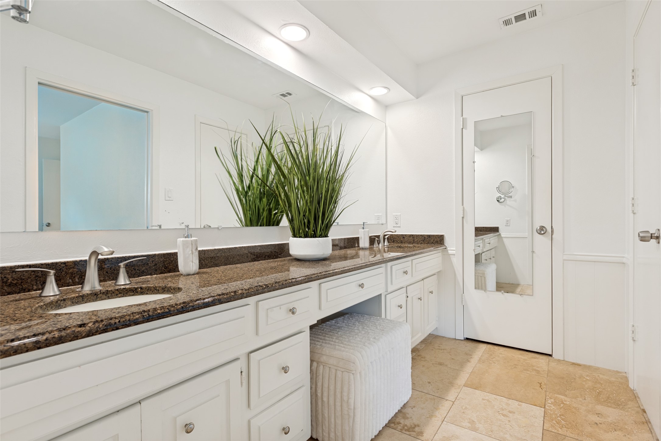 9517 Fallbrook Drive
