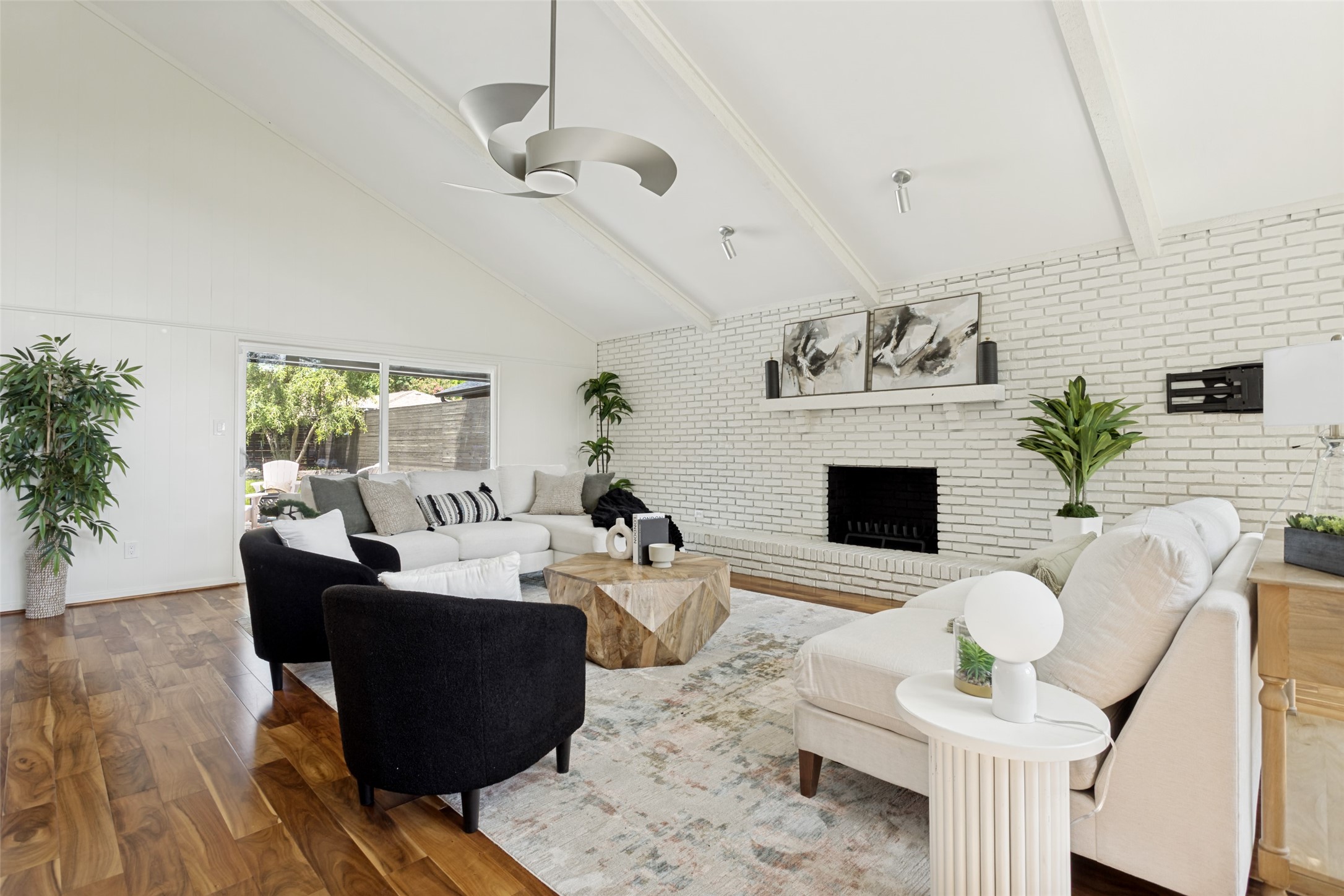9517 Fallbrook Drive