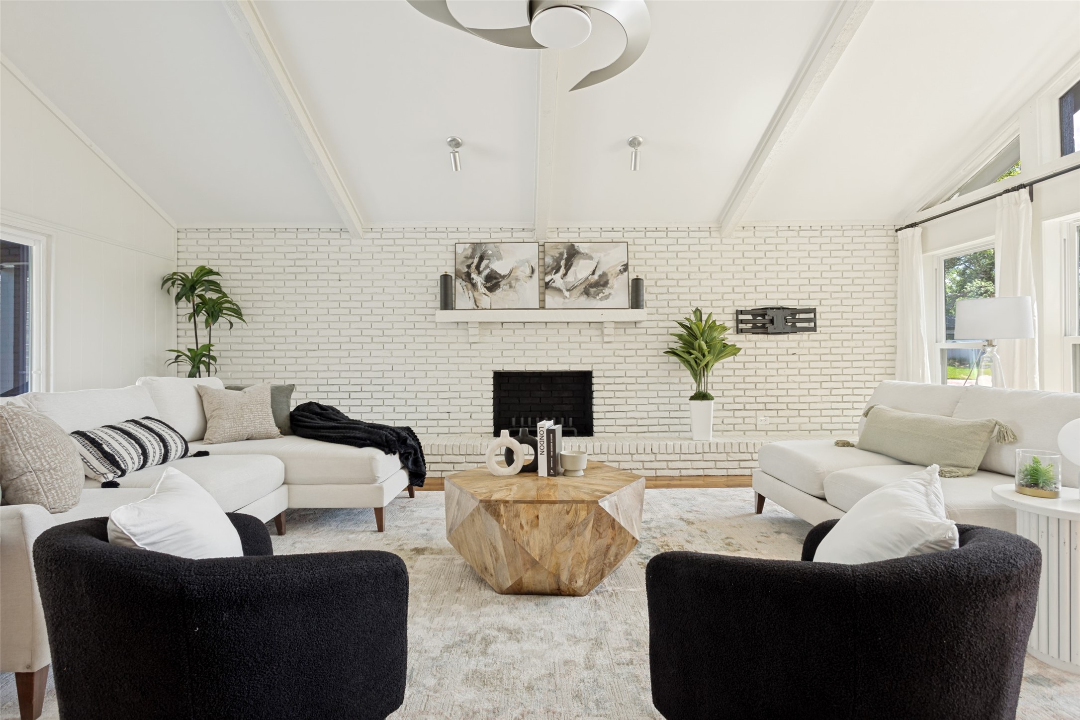 9517 Fallbrook Drive