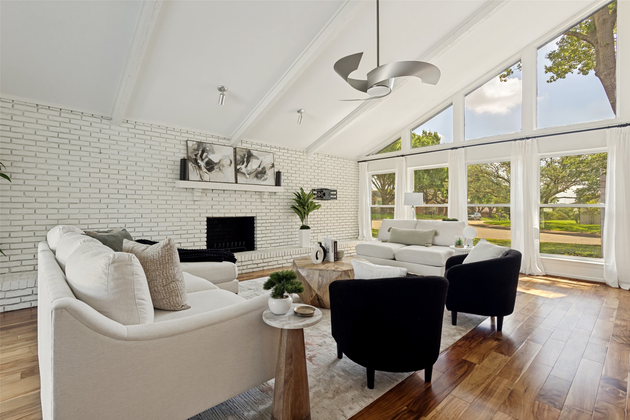 9517 Fallbrook Drive